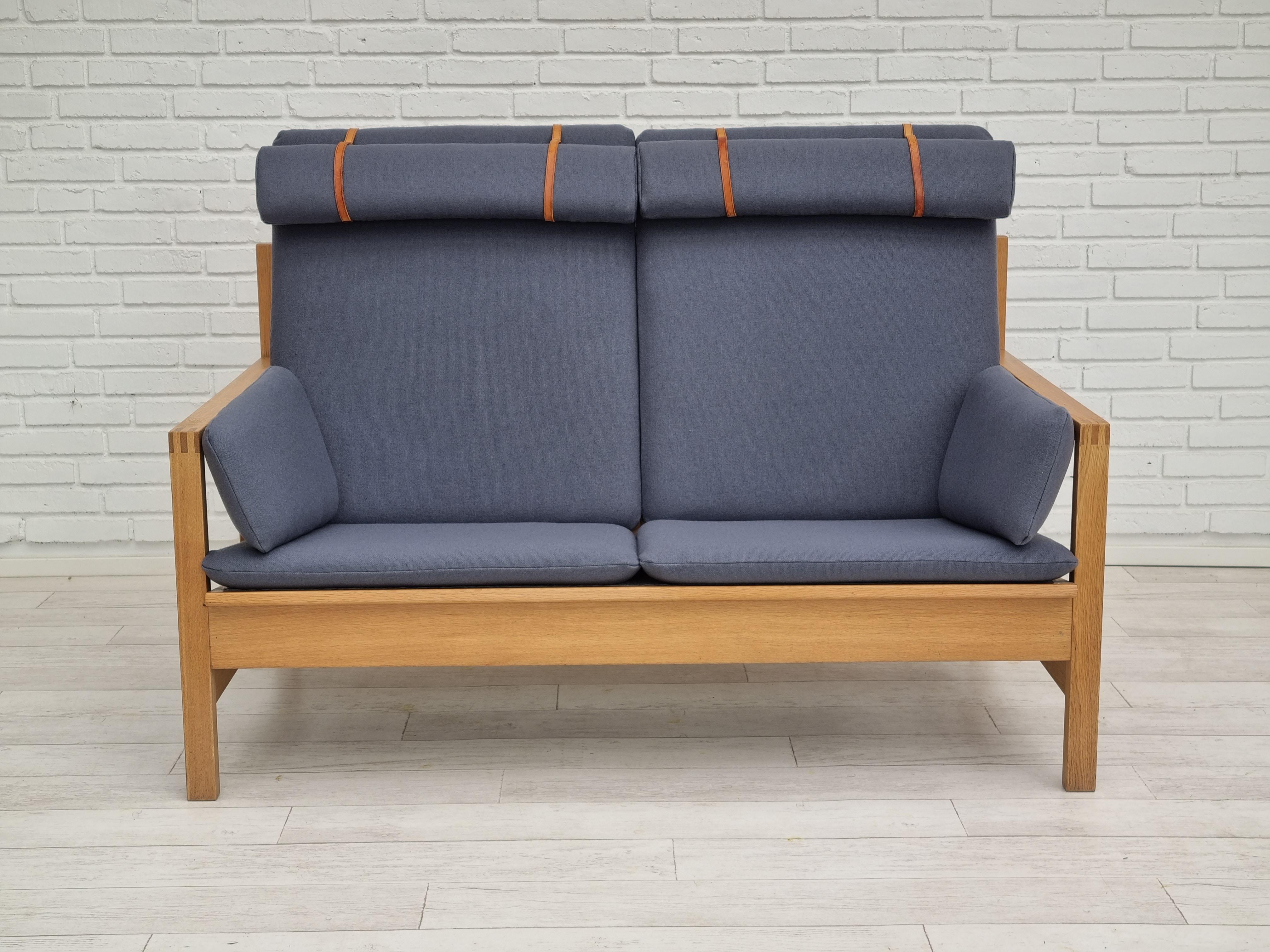 1970s, Danish Design by Børge Mogensen, Sofa Model 2252, Oak, Furniture Wool In Excellent Condition For Sale In Tarm, 82