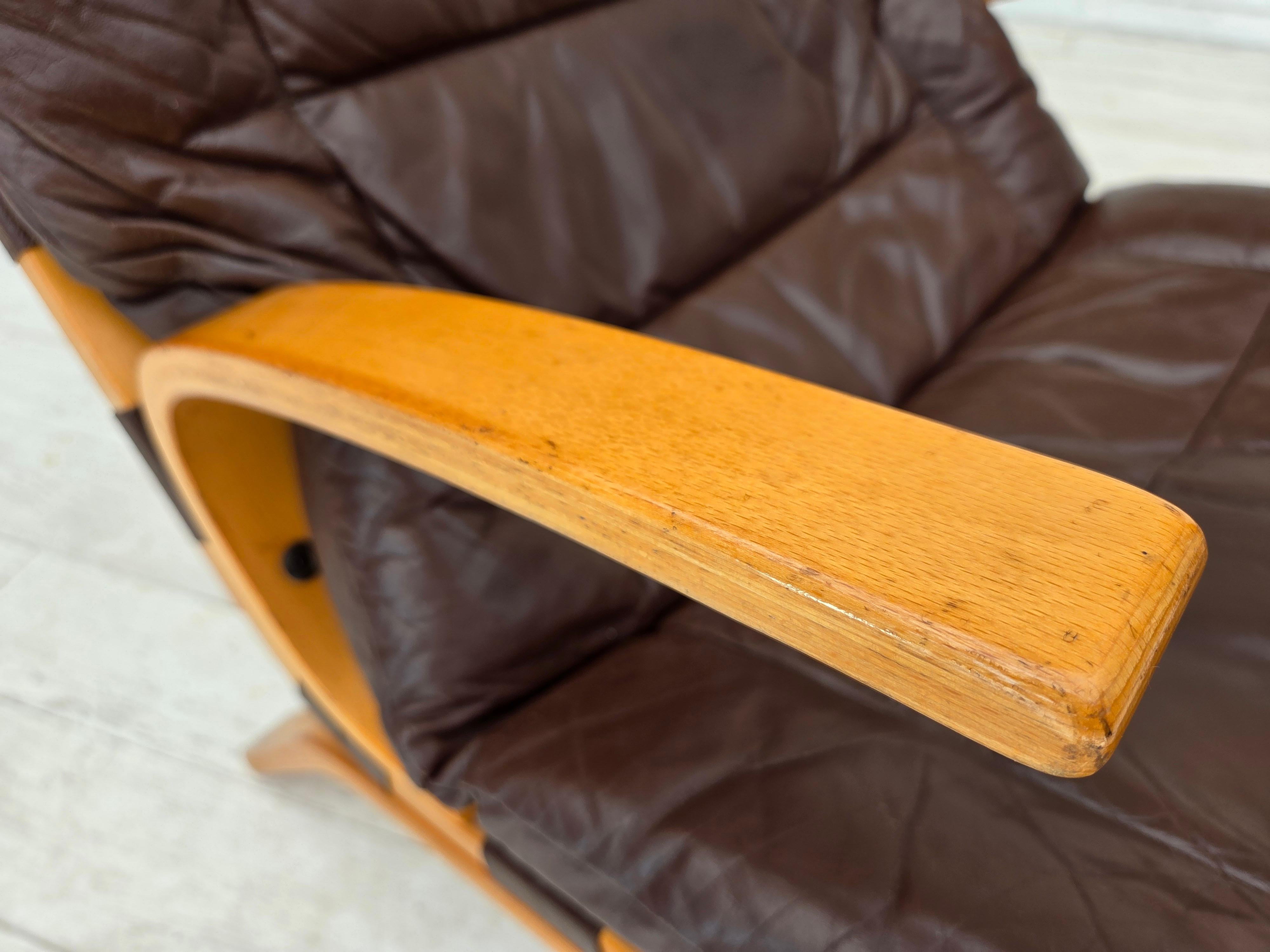 1970s, Danish design by Farstrup, set of 2 armchairs, furniture leather. For Sale 4