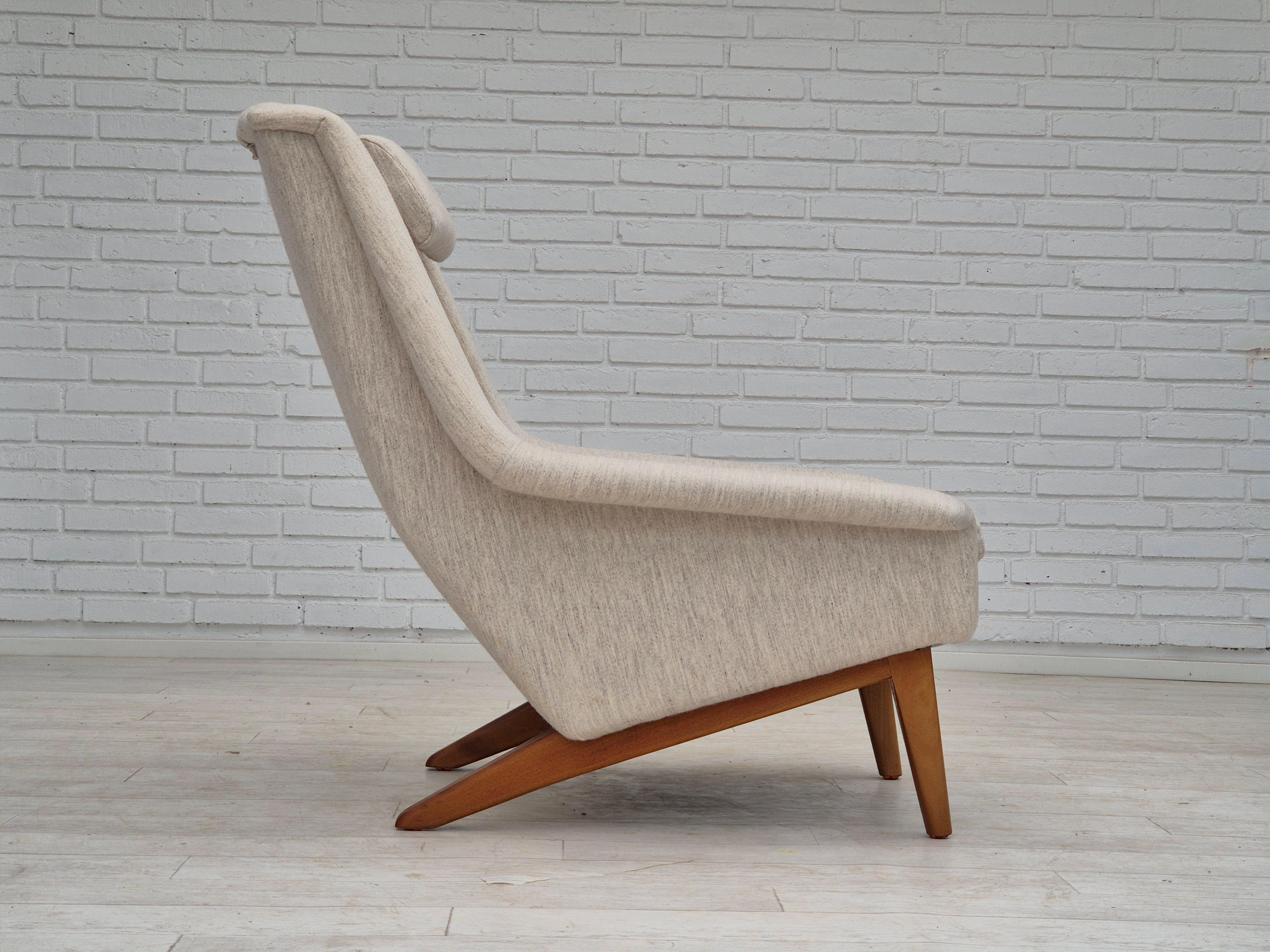 Mid-20th Century 1970s, Danish design by Folke Ohlsson, chair model 4410 for Fritz Hansen, wool.