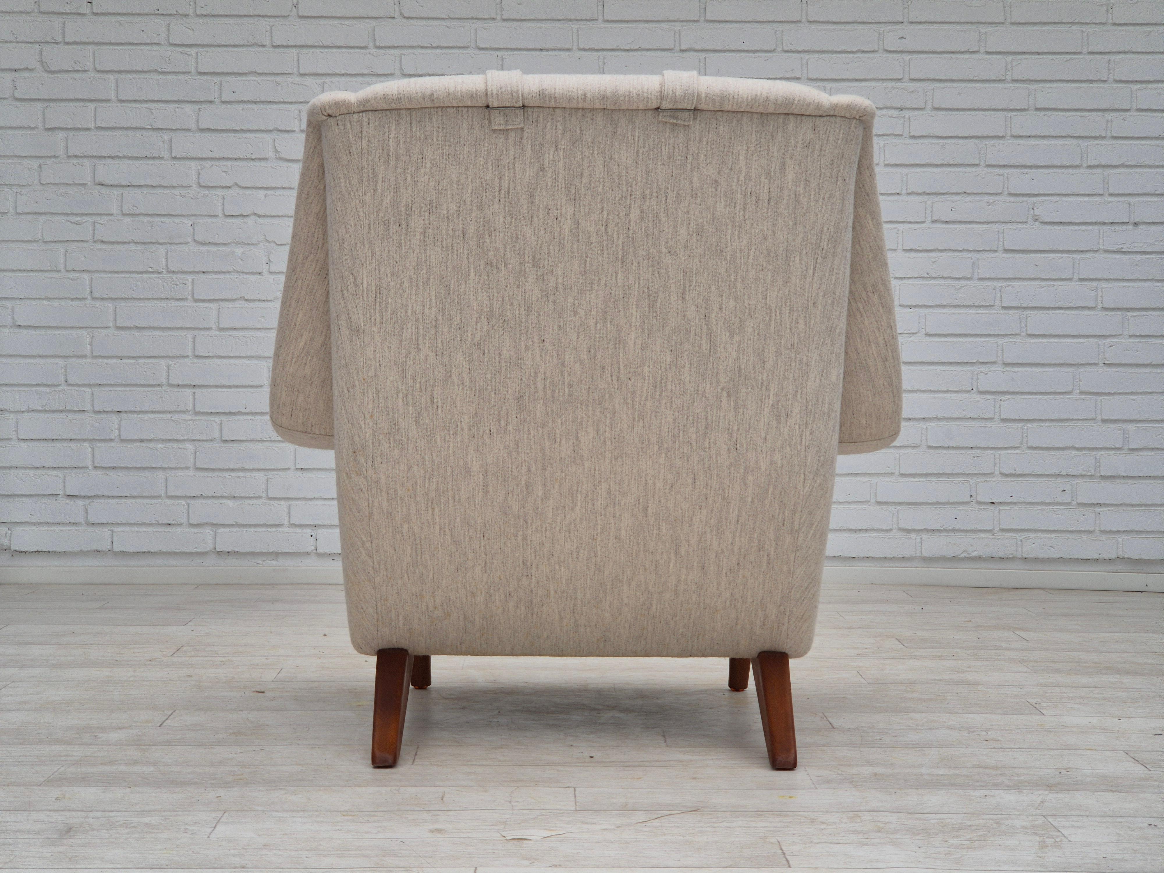 1970s, Danish design by Folke Ohlsson, chair model 4410 for Fritz Hansen, wool. 3