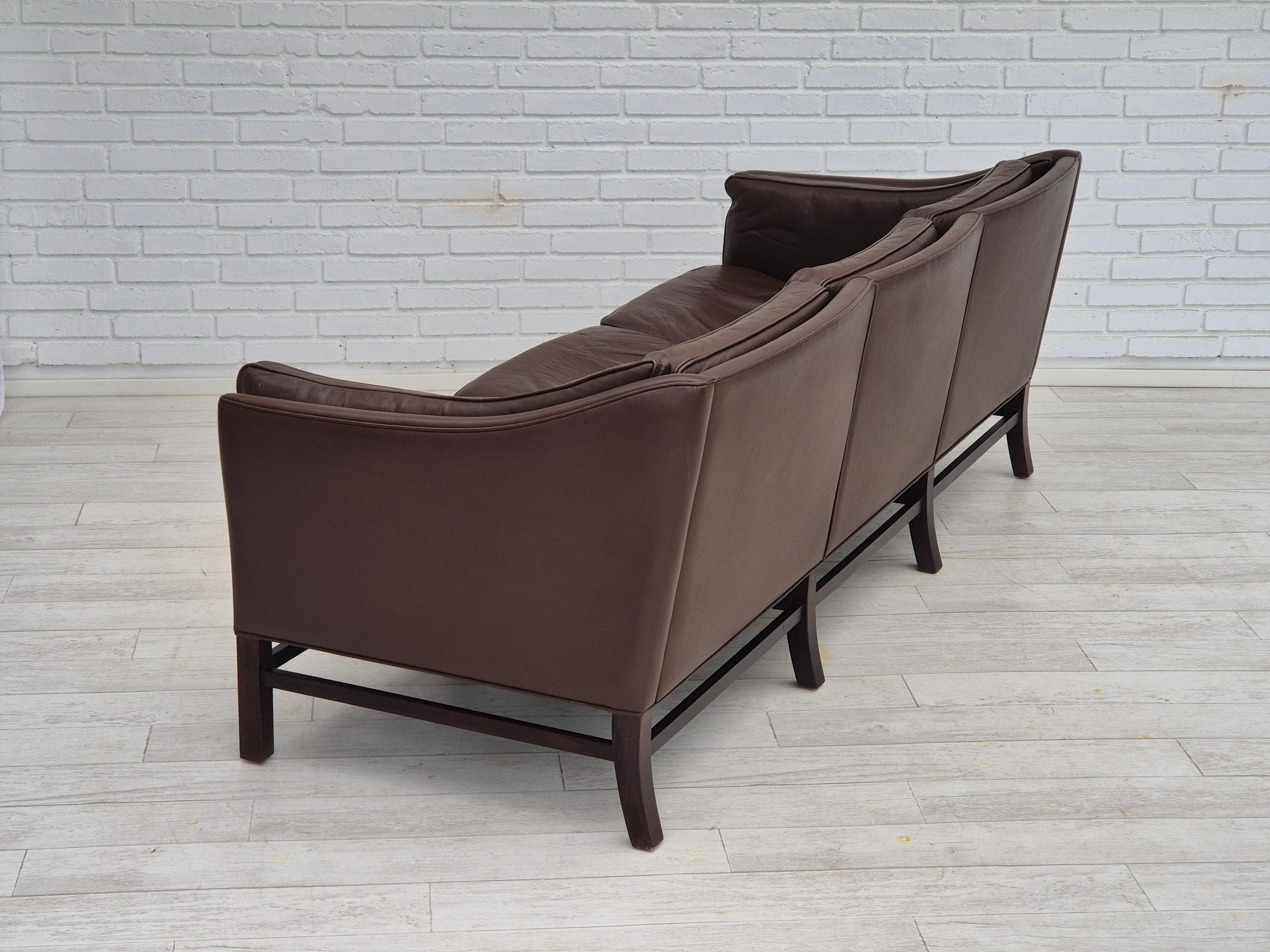 1970er Jahre, dänisches Design von Georg Thams für Grant Møbelfabrik, 3-sitziges Sofa. im Angebot 3