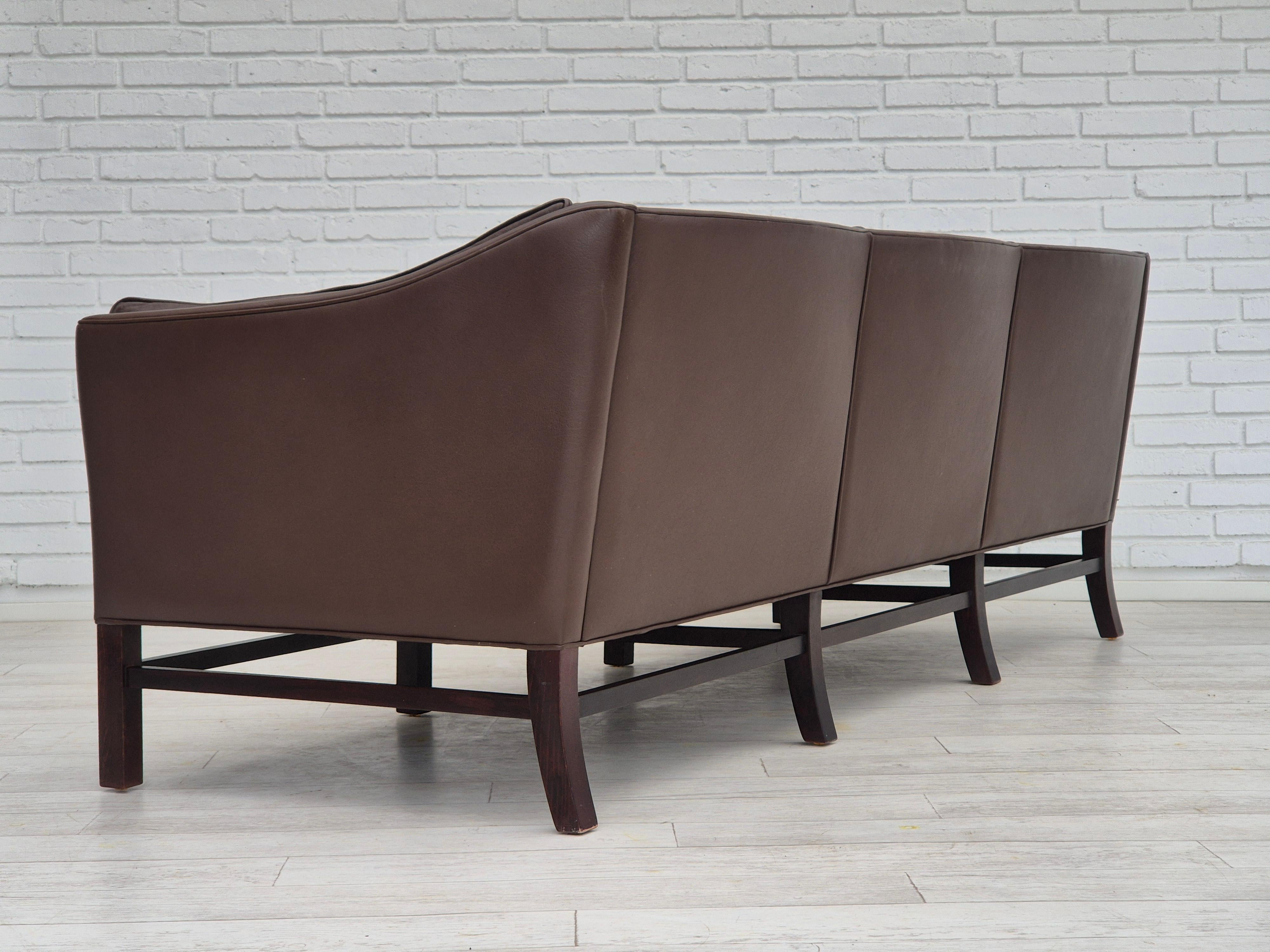 1970er Jahre, dänisches Design von Georg Thams für Grant Møbelfabrik, 3-sitziges Sofa. im Angebot 11