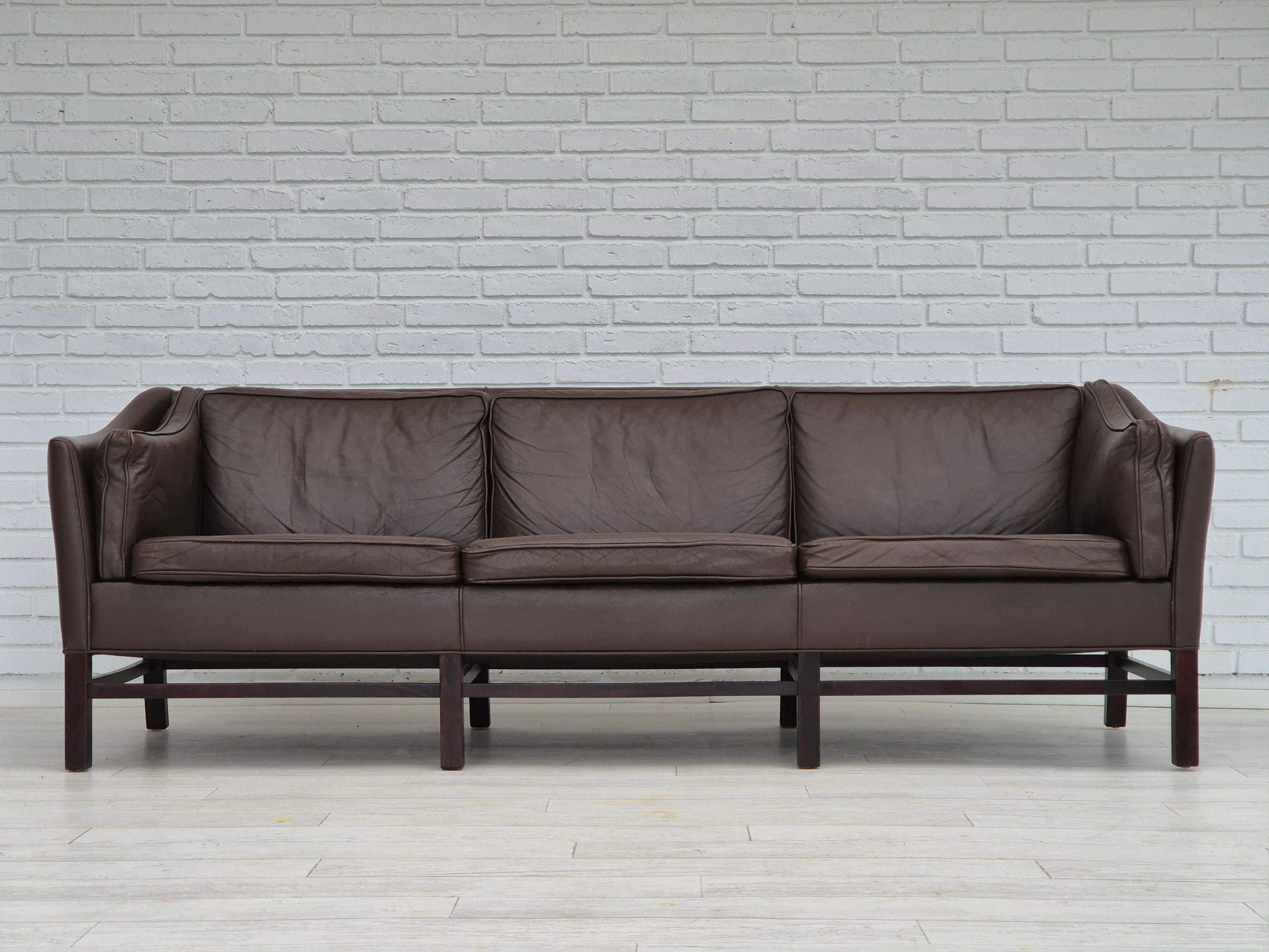1970s, Danish design by Georg Thams for Grant Møbelfabrik. 3 seater sofa in original very good condition: no smells and no stains. Original brown leather, beech wood legs. Manufactured by Danish furniture manufacturer Grant Møbelfabrik in about