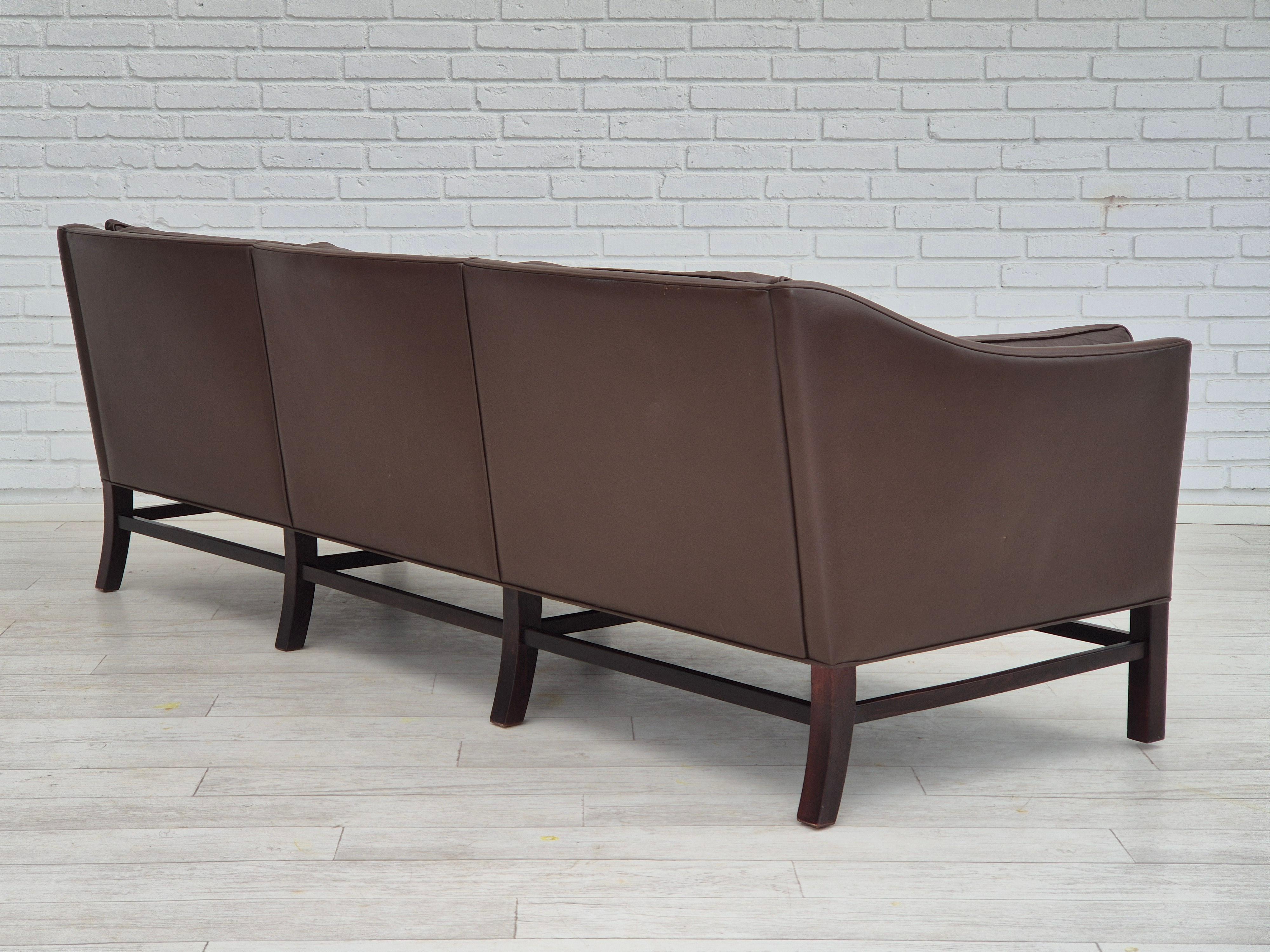 Leather 1970s, Danish design by Georg Thams for Grant Møbelfabrik, 3 seater sofa. For Sale