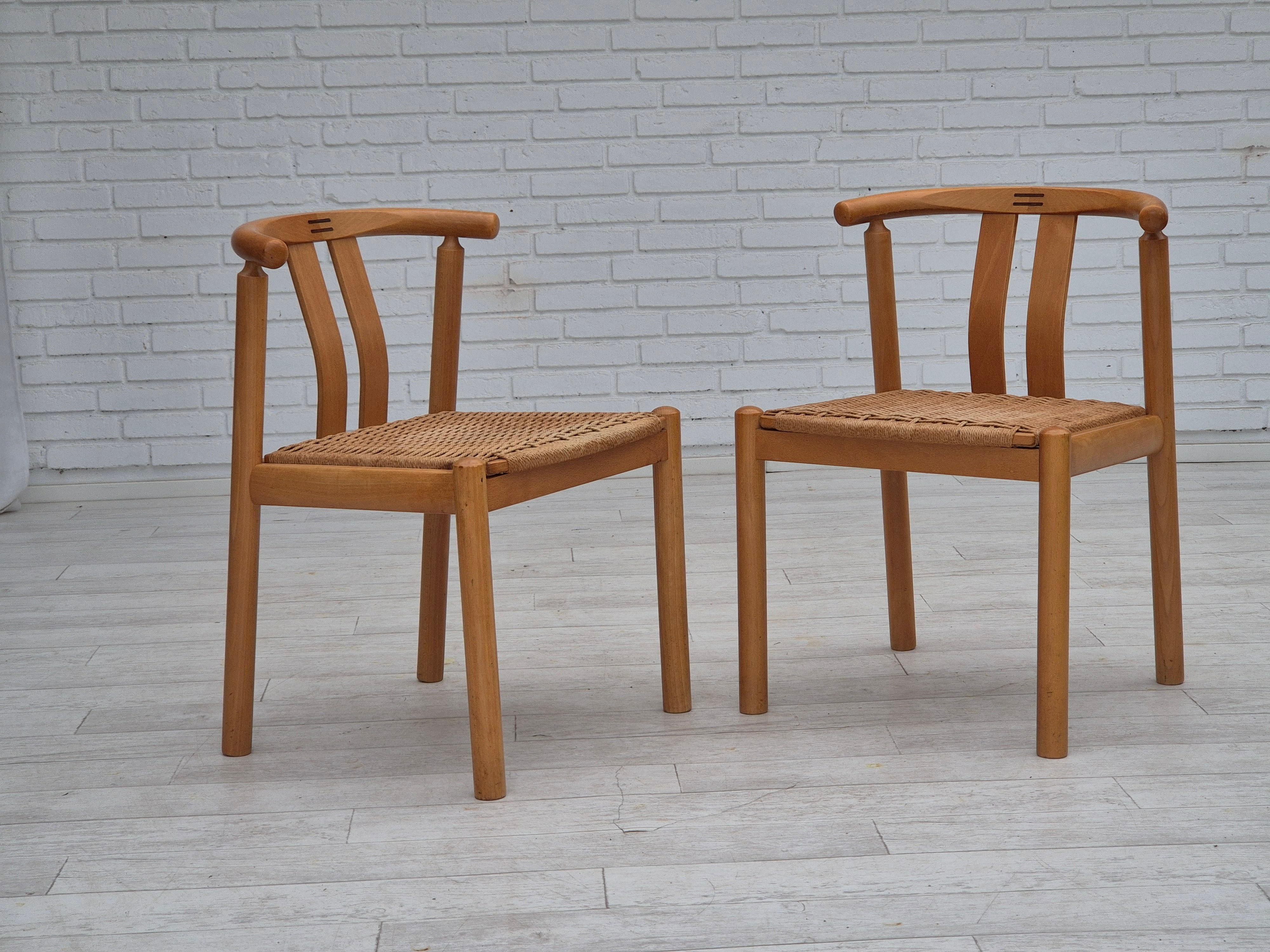 Années 1970, design danois de Hans J. Frydendahl pour Boltinge Stolefabrik. Paire de chaises modèle 