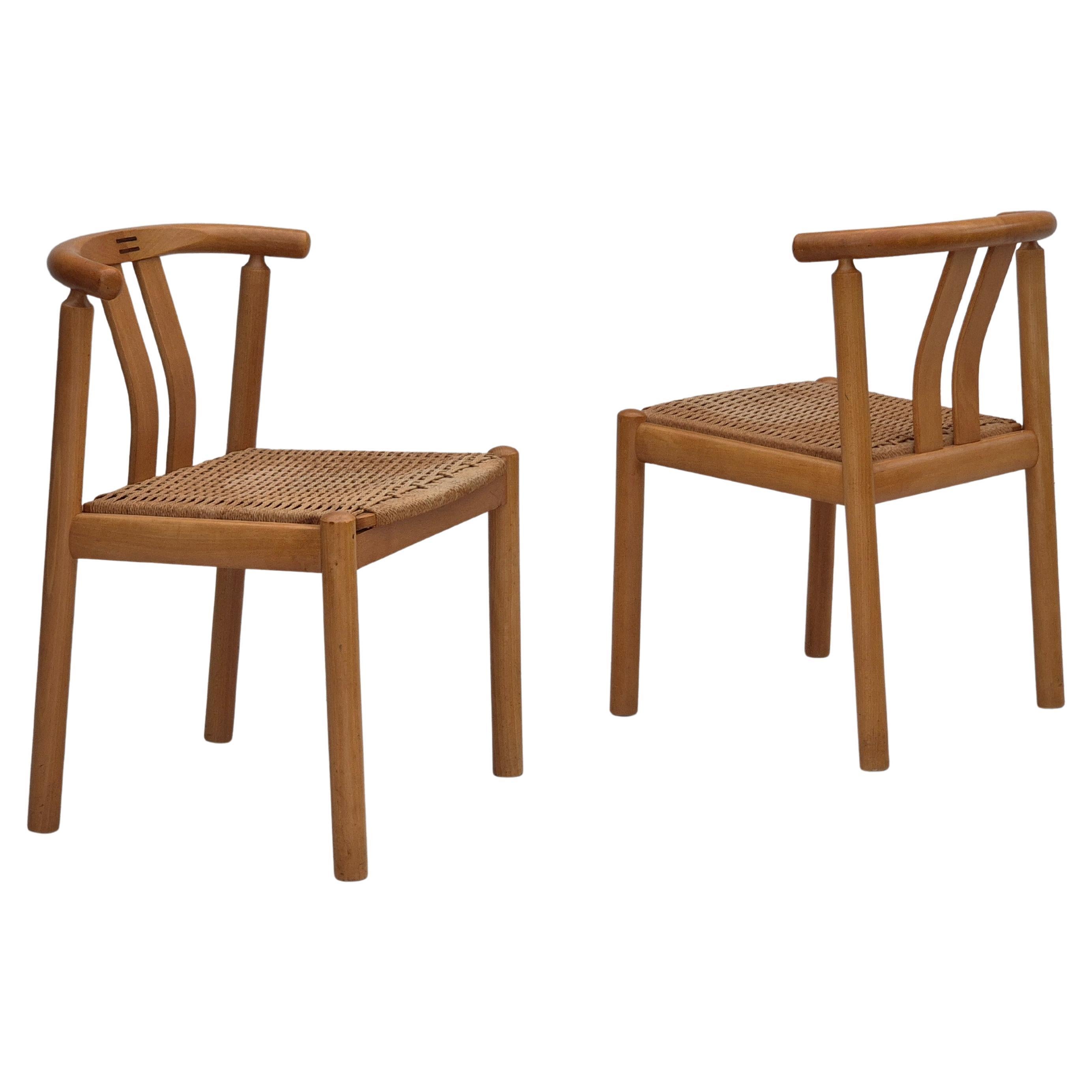 1970, design danois de Hans J. Frydendahl, paire de chaises modèle « Cléopâtre ». en vente