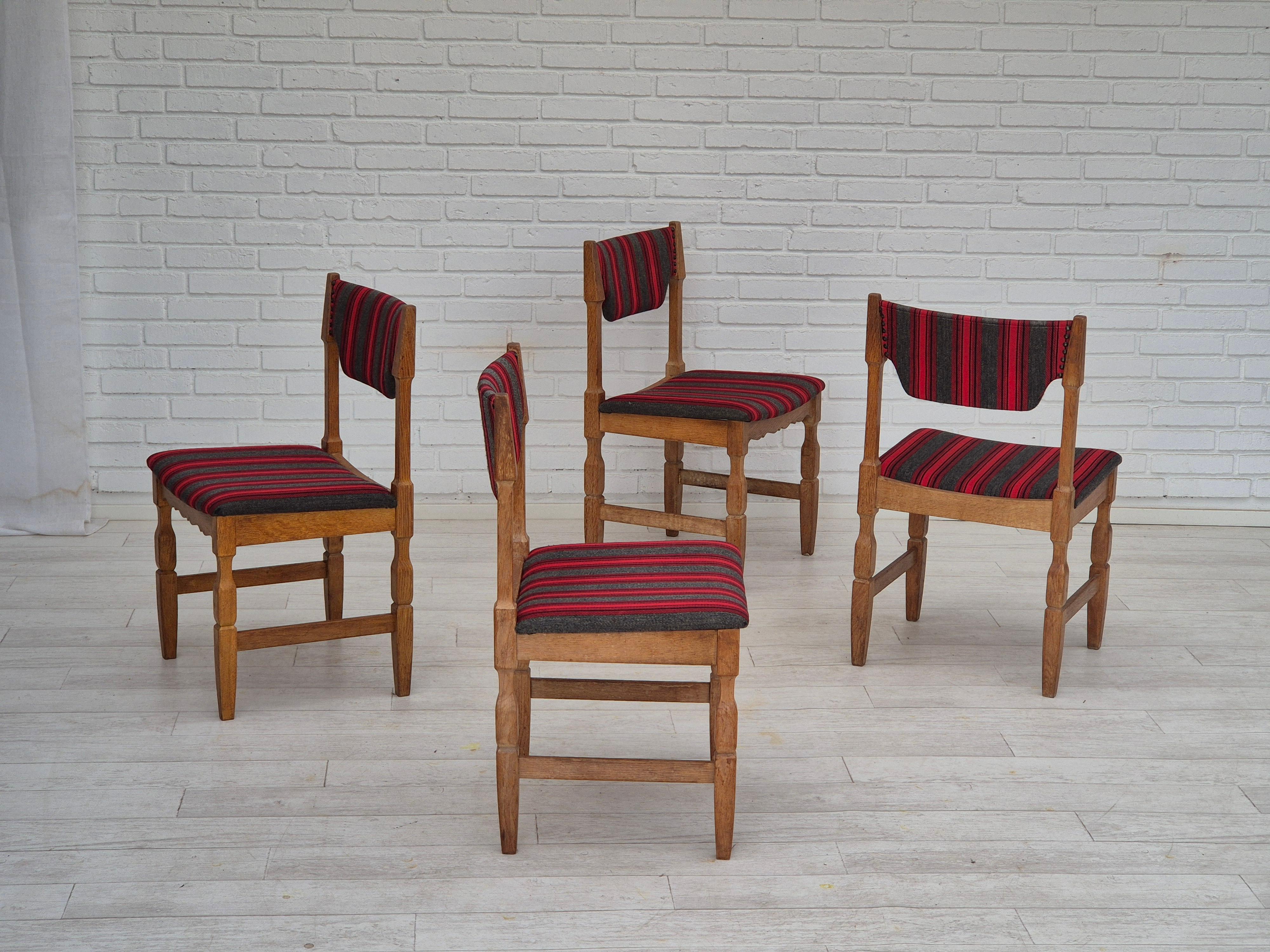 Anni '70, design danese di Henning Kjærnulf. Set di 4 sedie in buone condizioni originali: nessun odore e nessuna macchia. Mobili originali in lana, legno massiccio di Oak. Prodotto dal produttore di mobili danese EG Kvalitetsmøbler negli anni '70