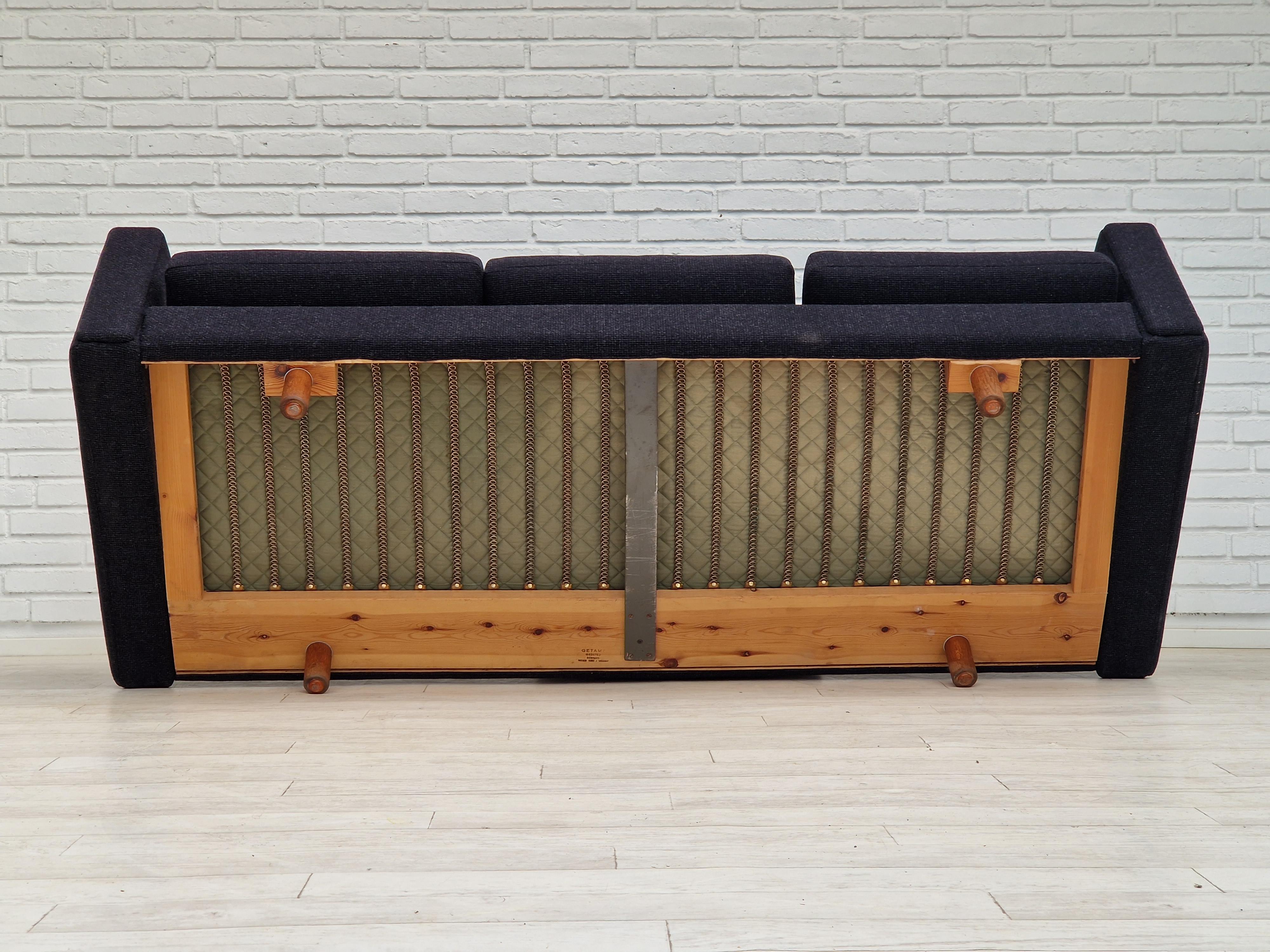 1970s, Danish design by H.J. Wegner, model GE300, reupholstered sofa. For Sale 7