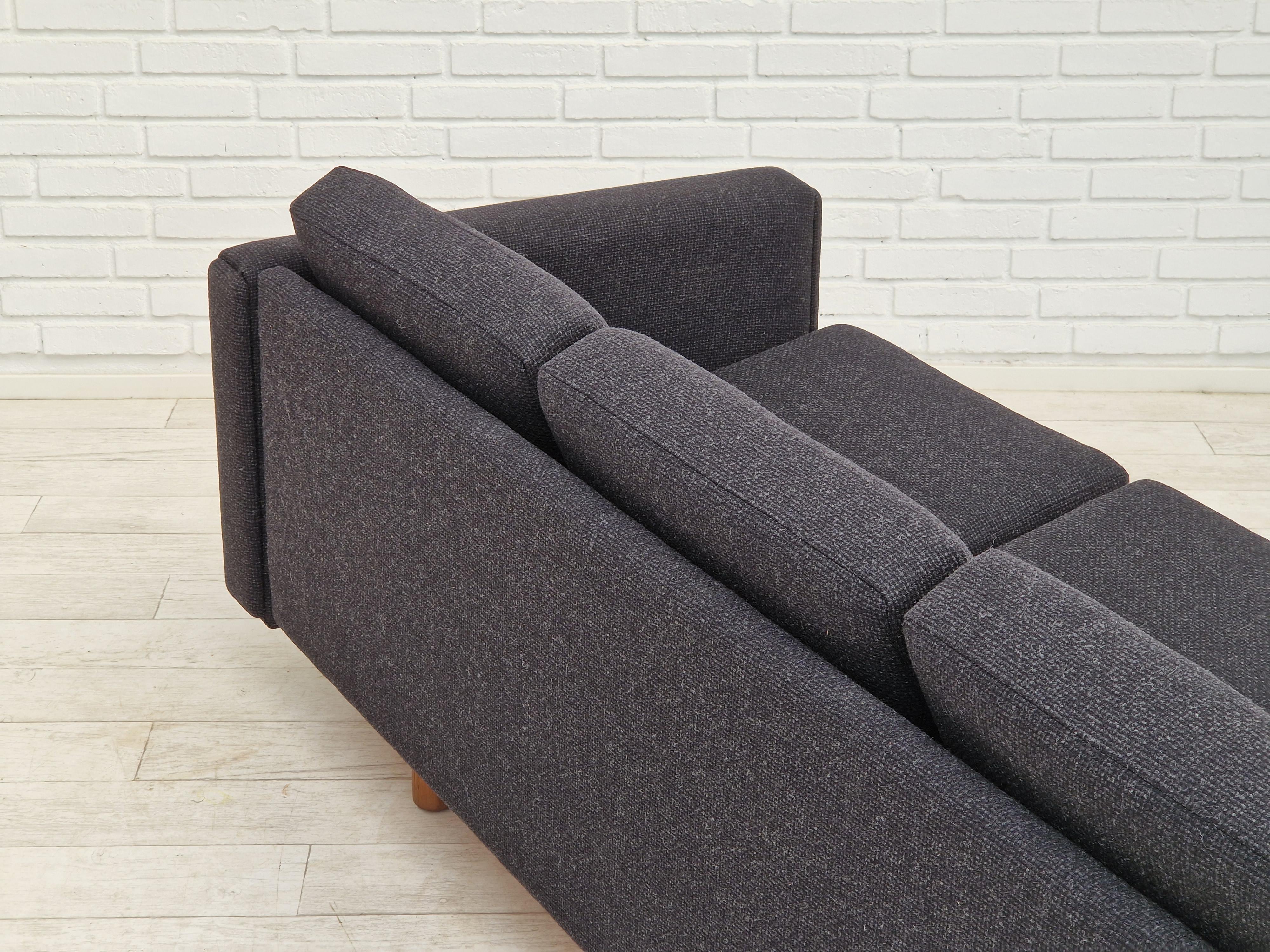 Wool 1970s, Danish design by H.J. Wegner, model GE300, reupholstered sofa. For Sale