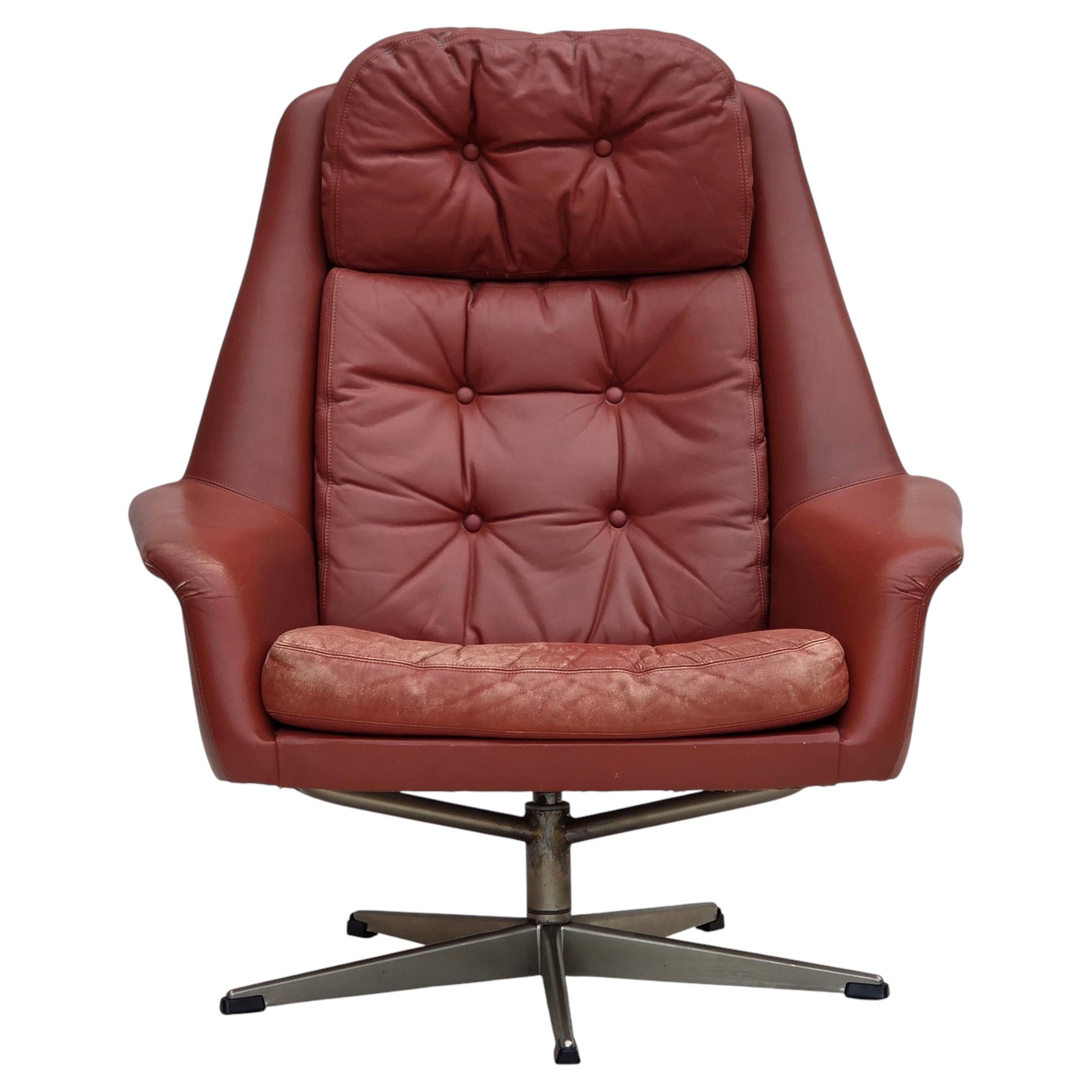Années 1970, design danois signé H.W. Klein, fauteuil pivotant, cuir d'ameublement. en vente