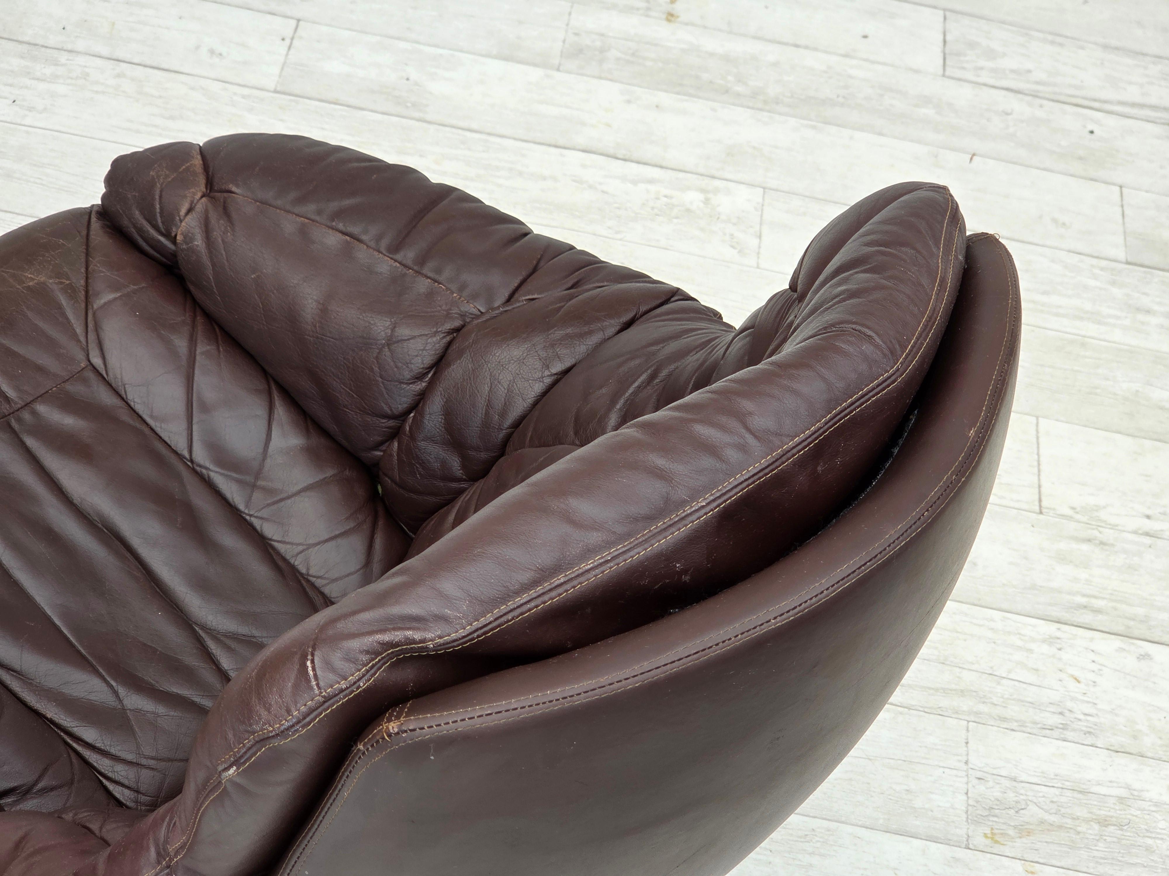 1970s, Danish design by H.W.Klein, swivel chair for Bramin Møbler. For Sale 6