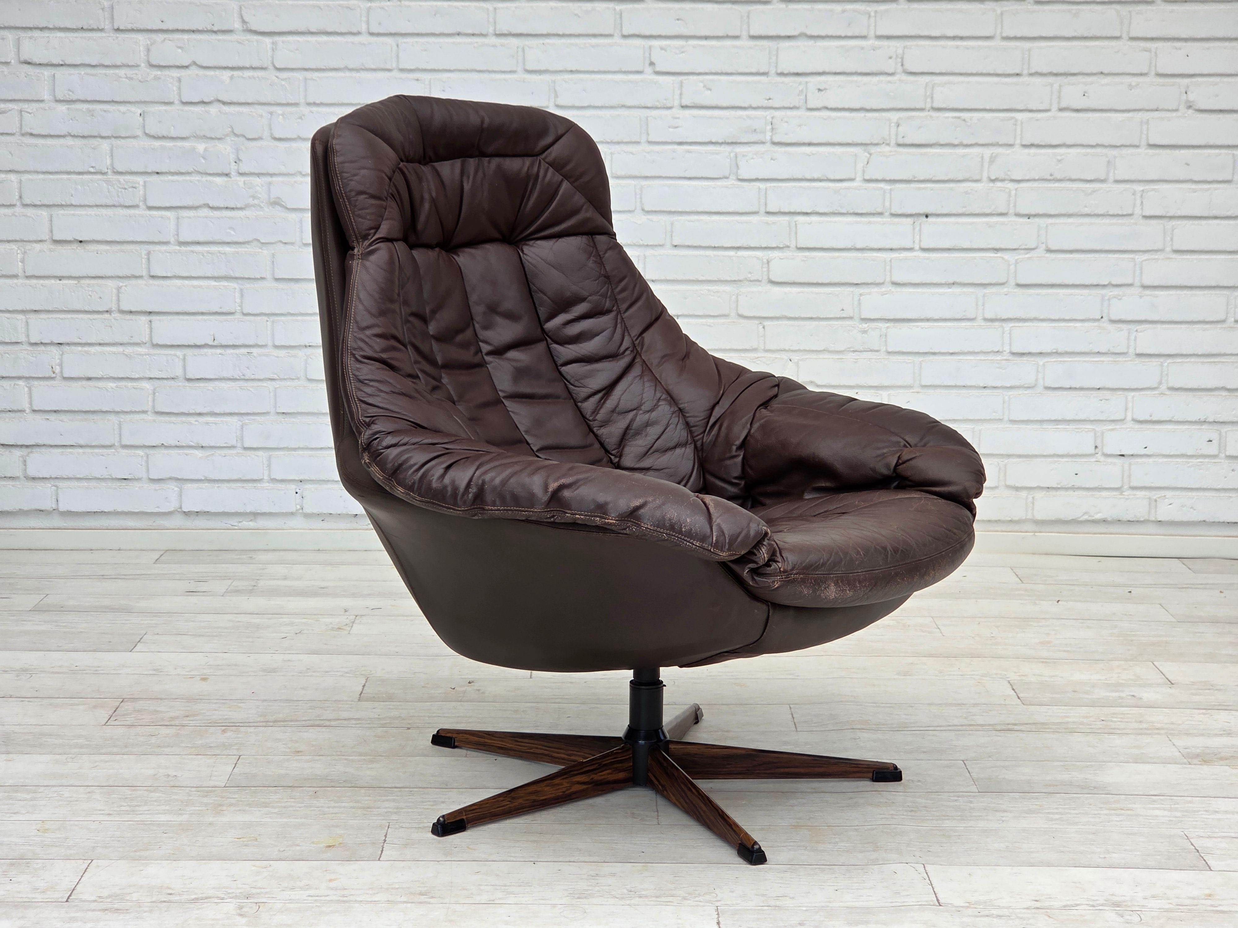 Late 20th Century 1970s, Danish design by H.W.Klein, swivel chair for Bramin Møbler. For Sale