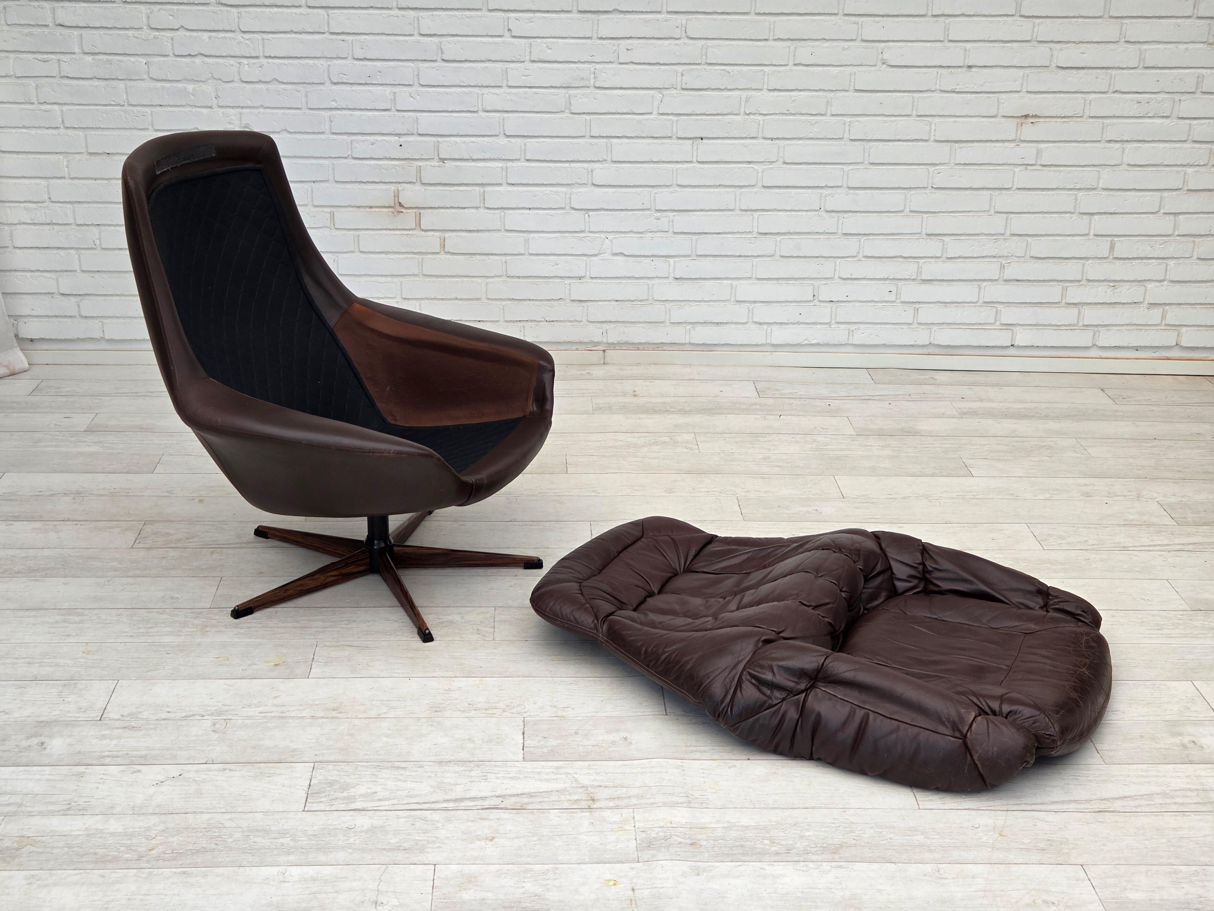 1970s, Danish design by H.W.Klein, swivel chair for Bramin Møbler. For Sale 1