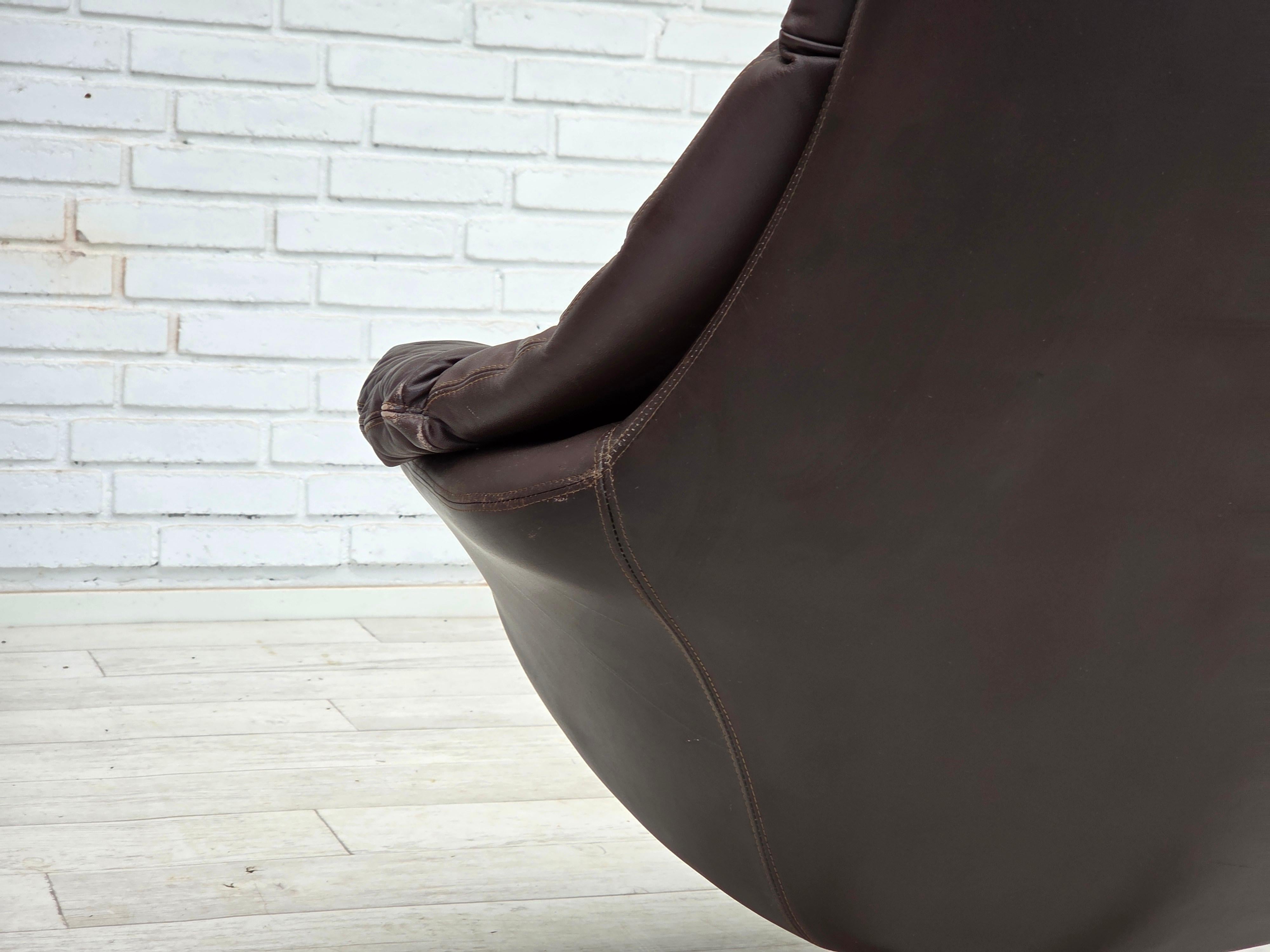 1970s, Danish design by H.W.Klein, swivel chair with footstool. For Sale 7