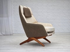 Anni '70, design danese di Illum Wikkelsø, tessuto in lana per mobili, gambe in legno di quercia.