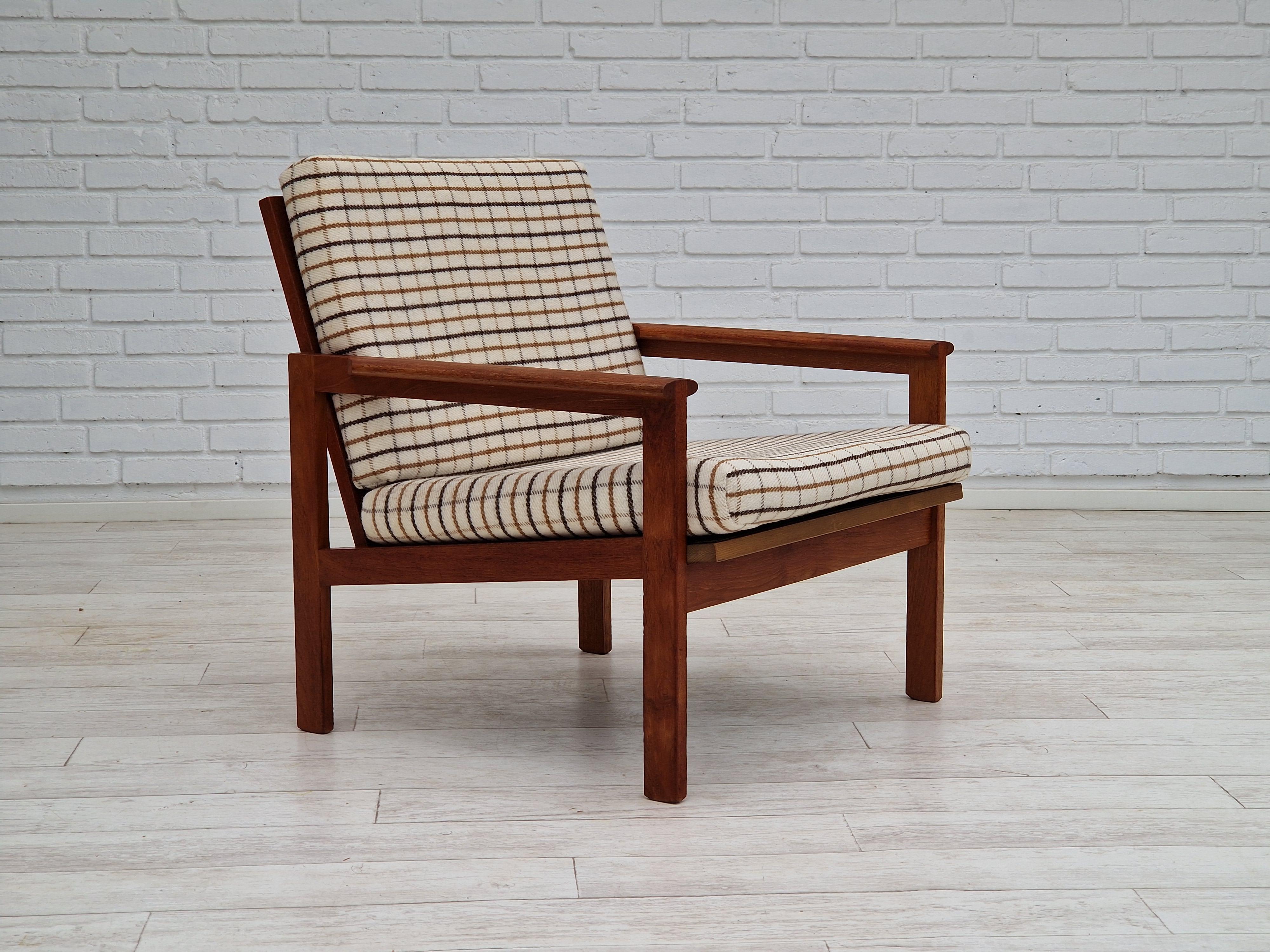 1970s, Danish design by Illum Wikkelsø, model Capella for Eliersen Møbler. Teak wood. Very good condition: no smells and no stains. New reupholstered in a few years ago.