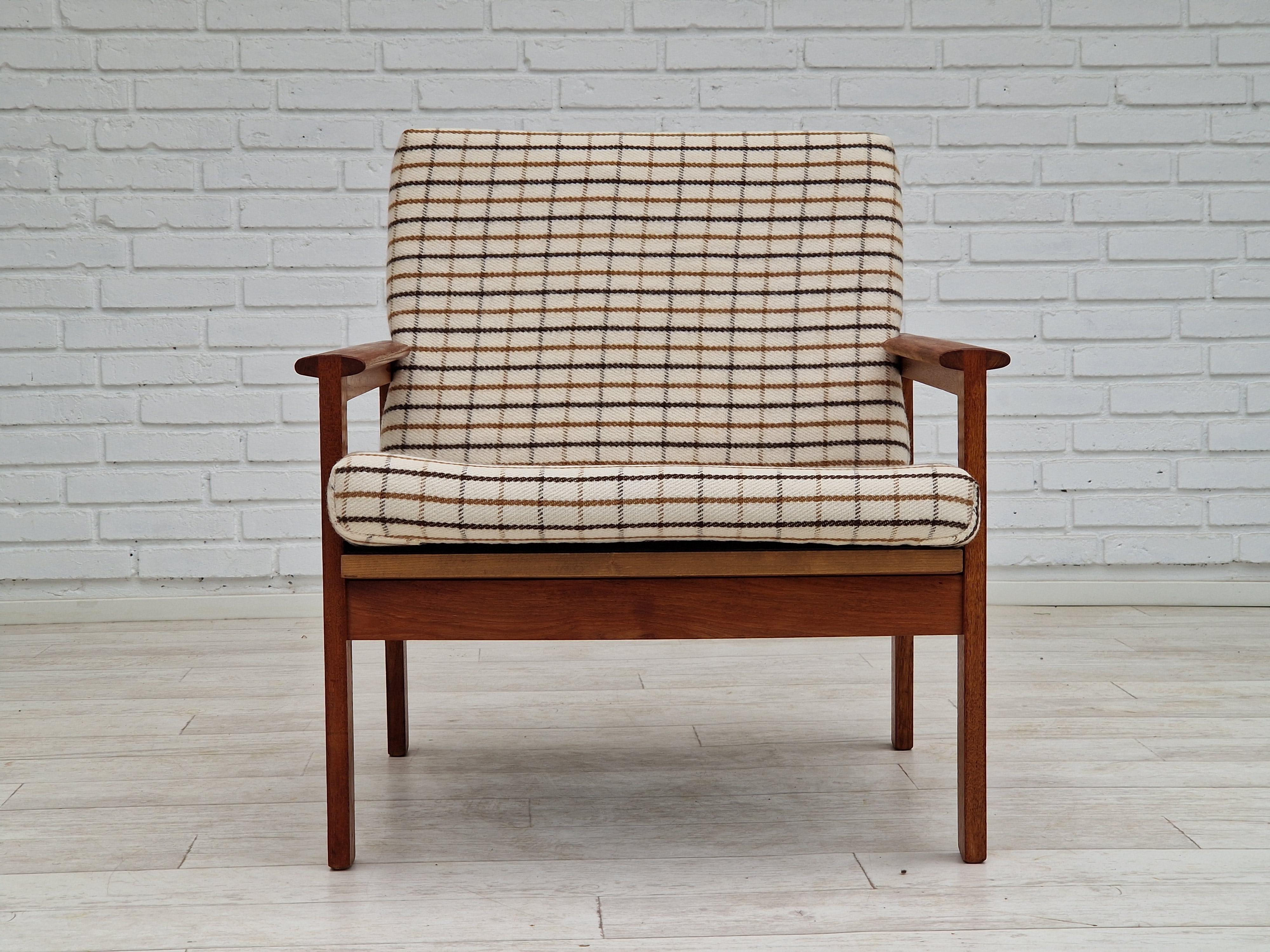 1970s, Danish design by Illum Wikkelsø, model Capella for Eliersen Møbler, teak. For Sale 1