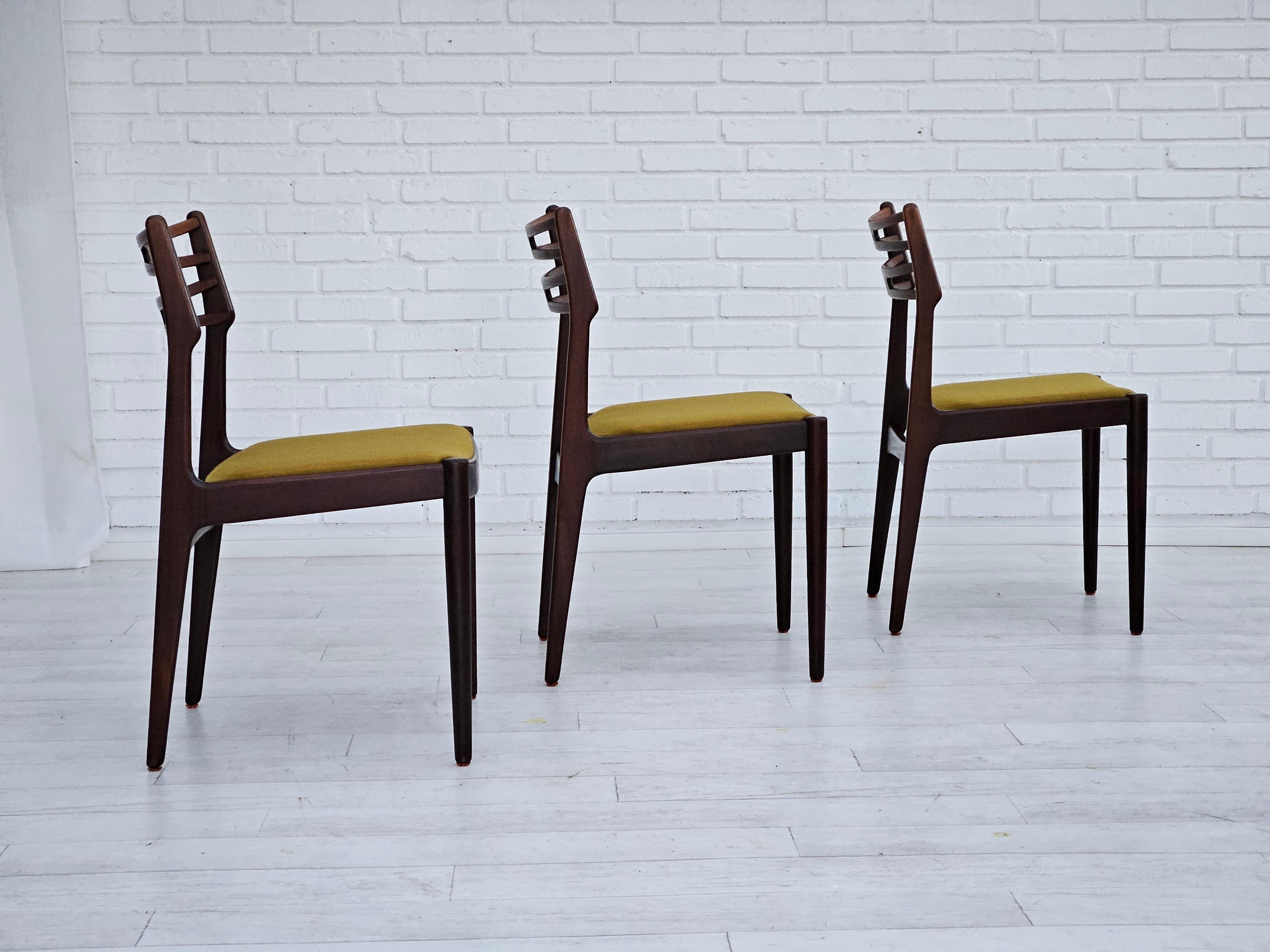 Scandinavian Modern 1970s, Danish design by Johannes Andersen, set of 3 dining chairs model 101. For Sale