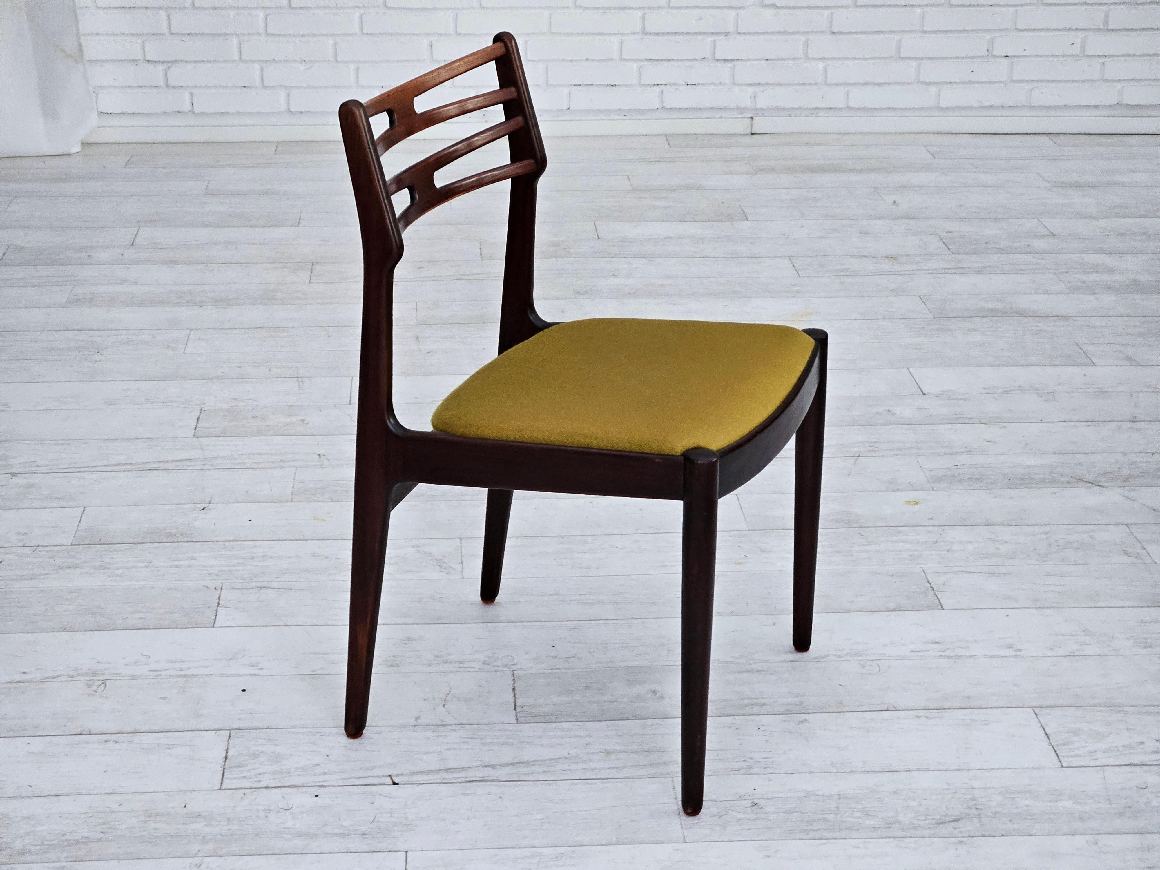 Anni '70, design danese di Johannes Andersen, set di 3 sedie da pranzo modello 101. In condizioni buone in vendita a Tarm, 82