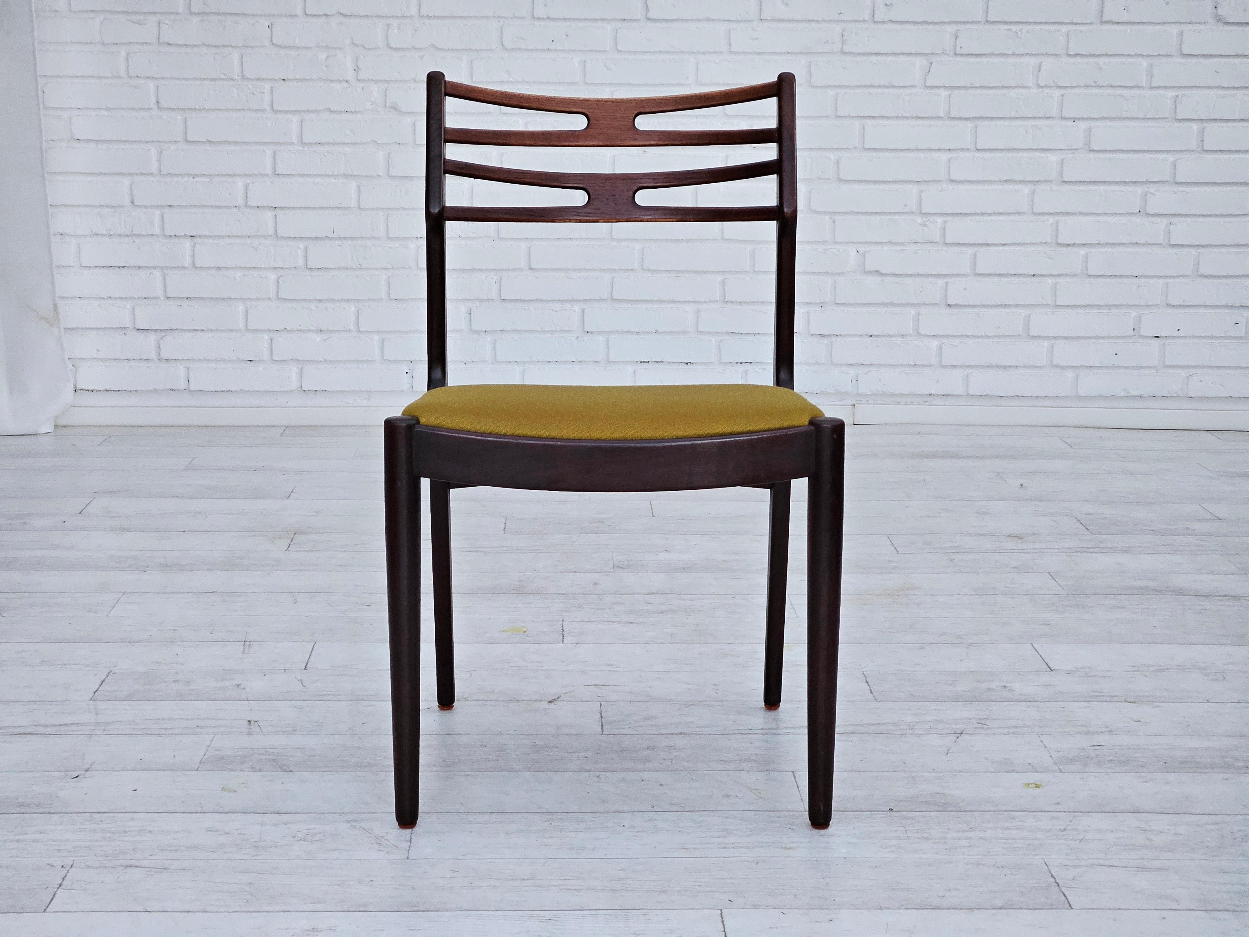 Milieu du XXe siècle 1970, design danois de Johannes Andersen, ensemble de 3 chaises de salle à manger modèle 101. en vente