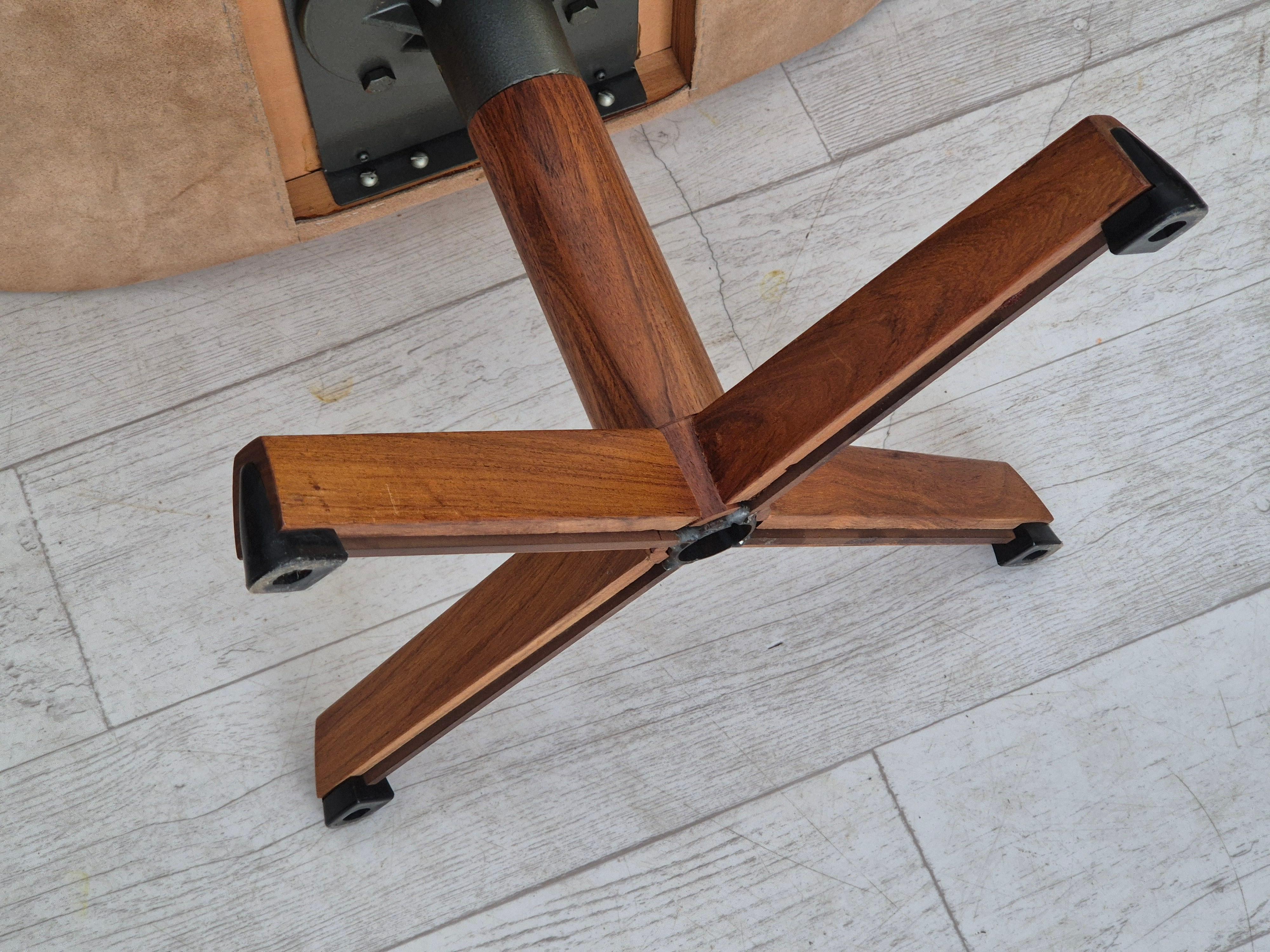 1970er Jahre, dänisches Design von Madsen & Schubell, verstellbarer Fußhocker, original. im Angebot 7
