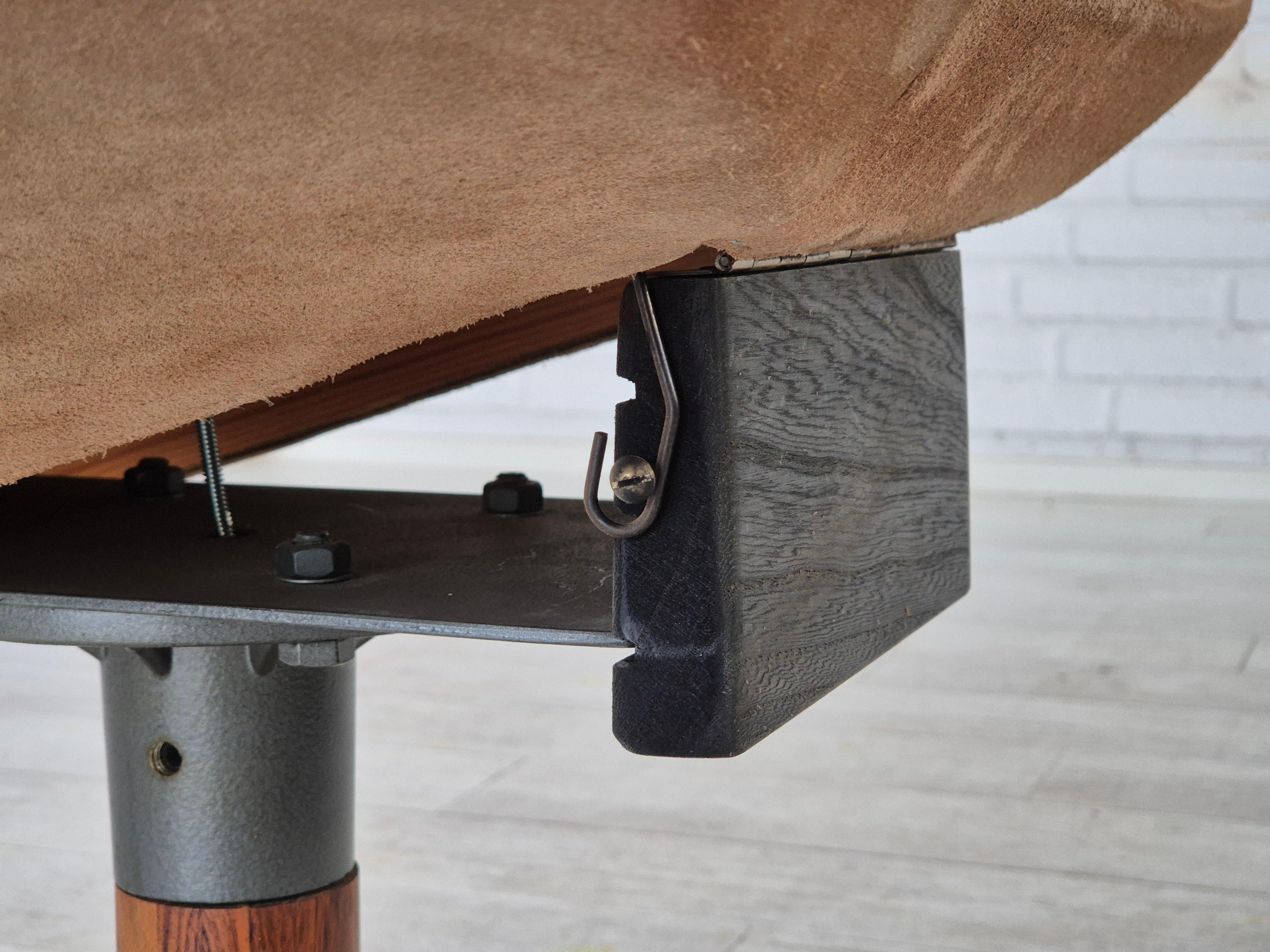 1970er Jahre, dänisches Design von Madsen & Schubell, verstellbarer Fußhocker, original. (Leder) im Angebot