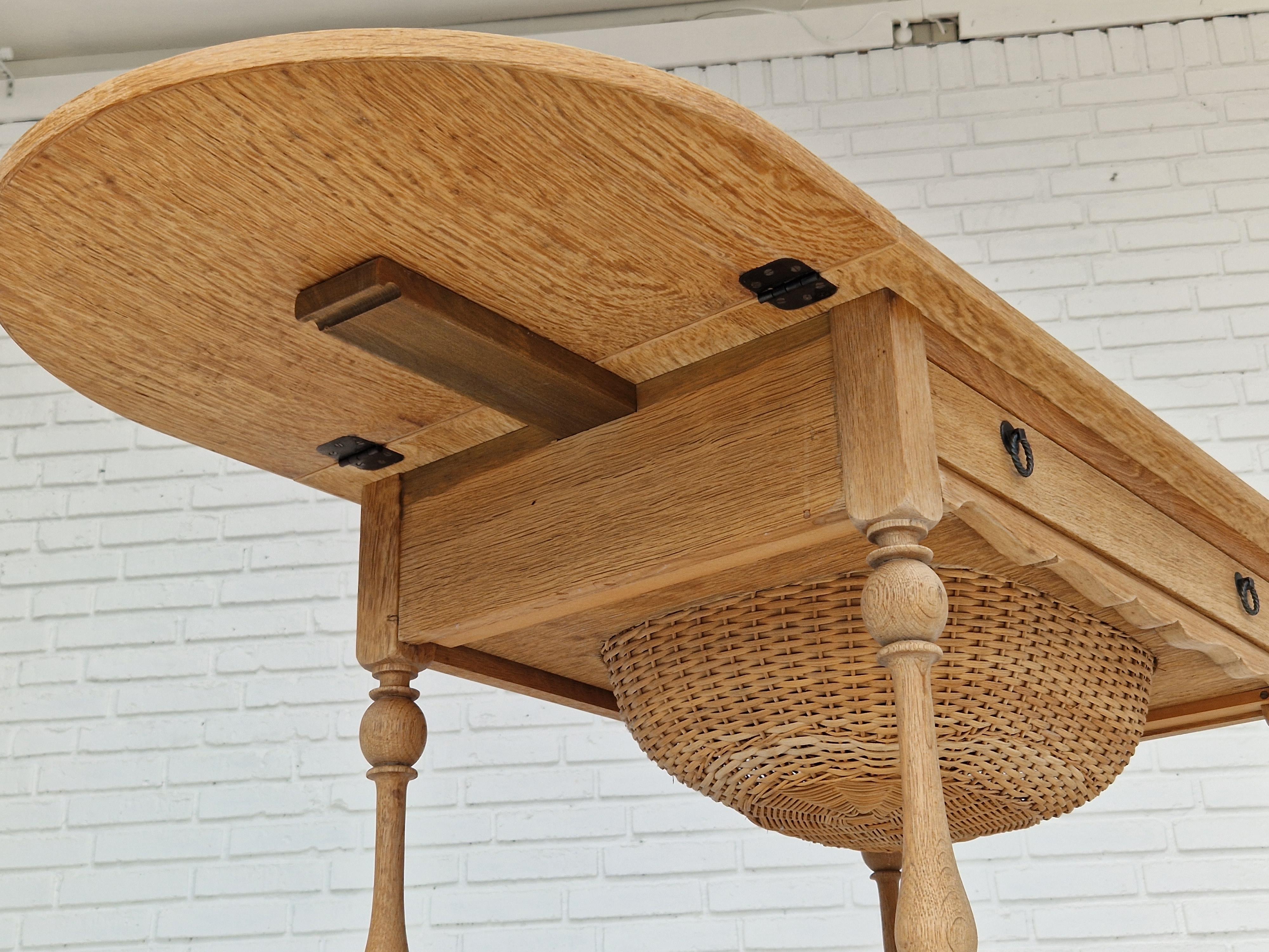 1970s, Danish Design, Coffee / Sewing Table, Oak Wood, Original Condition 5