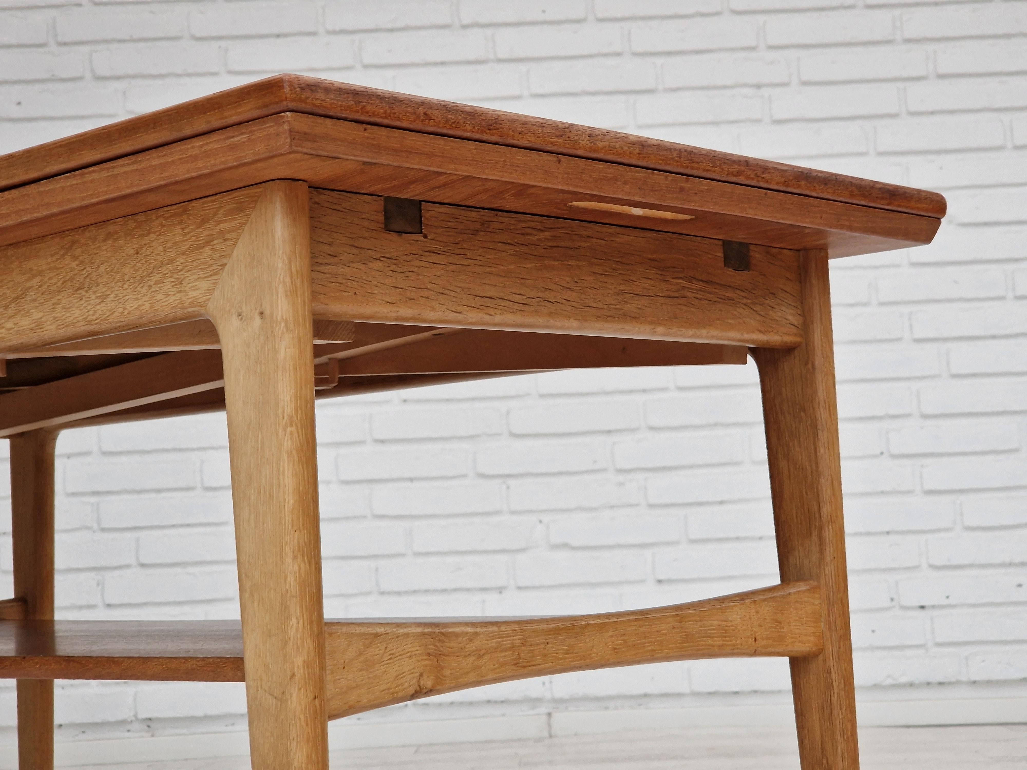 1970s, Danish design, folding sofa table, teak wood and oak wood. For Sale 4
