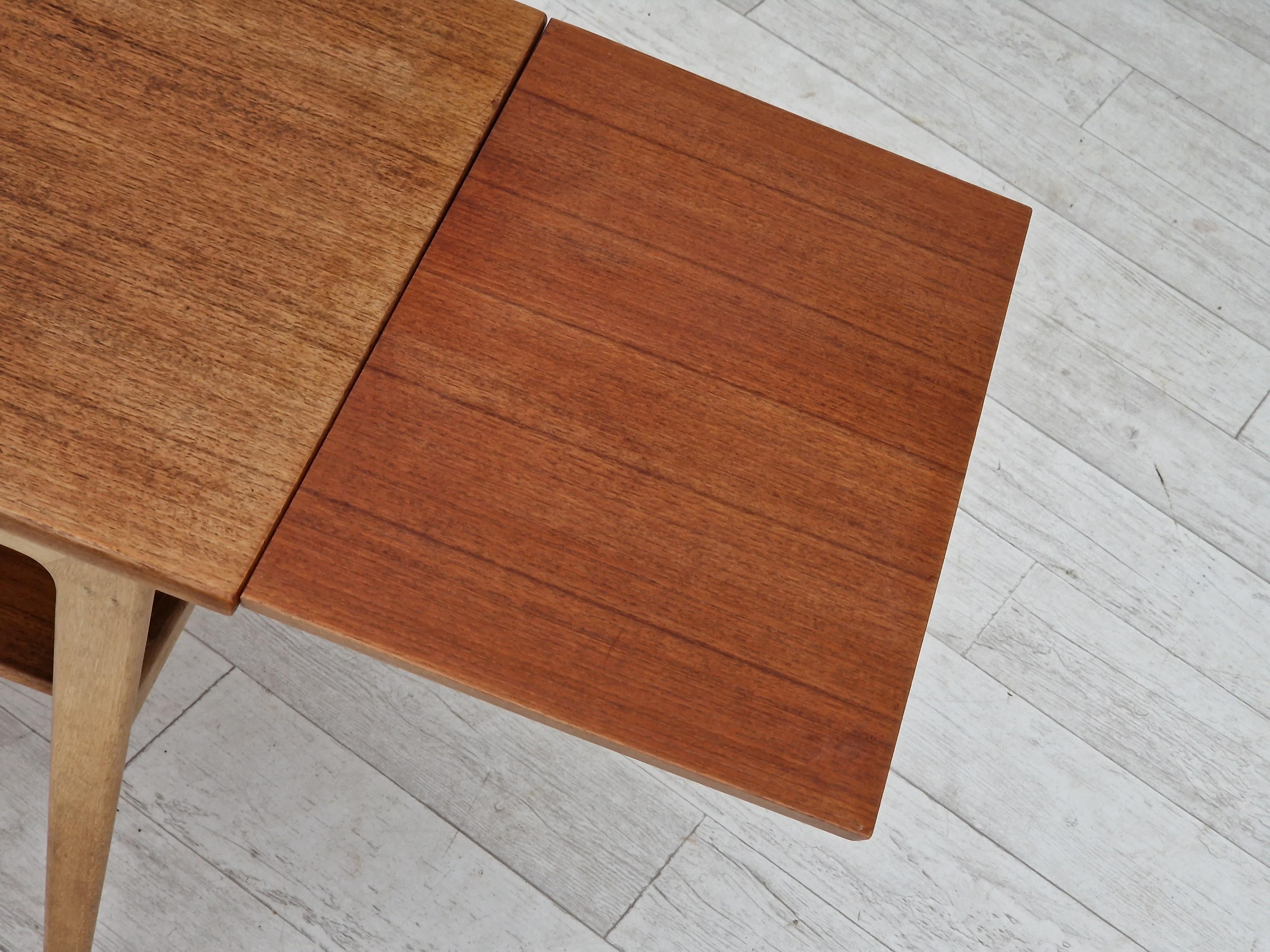 1970s, Danish design, folding sofa table, teak wood and oak wood. For Sale 7