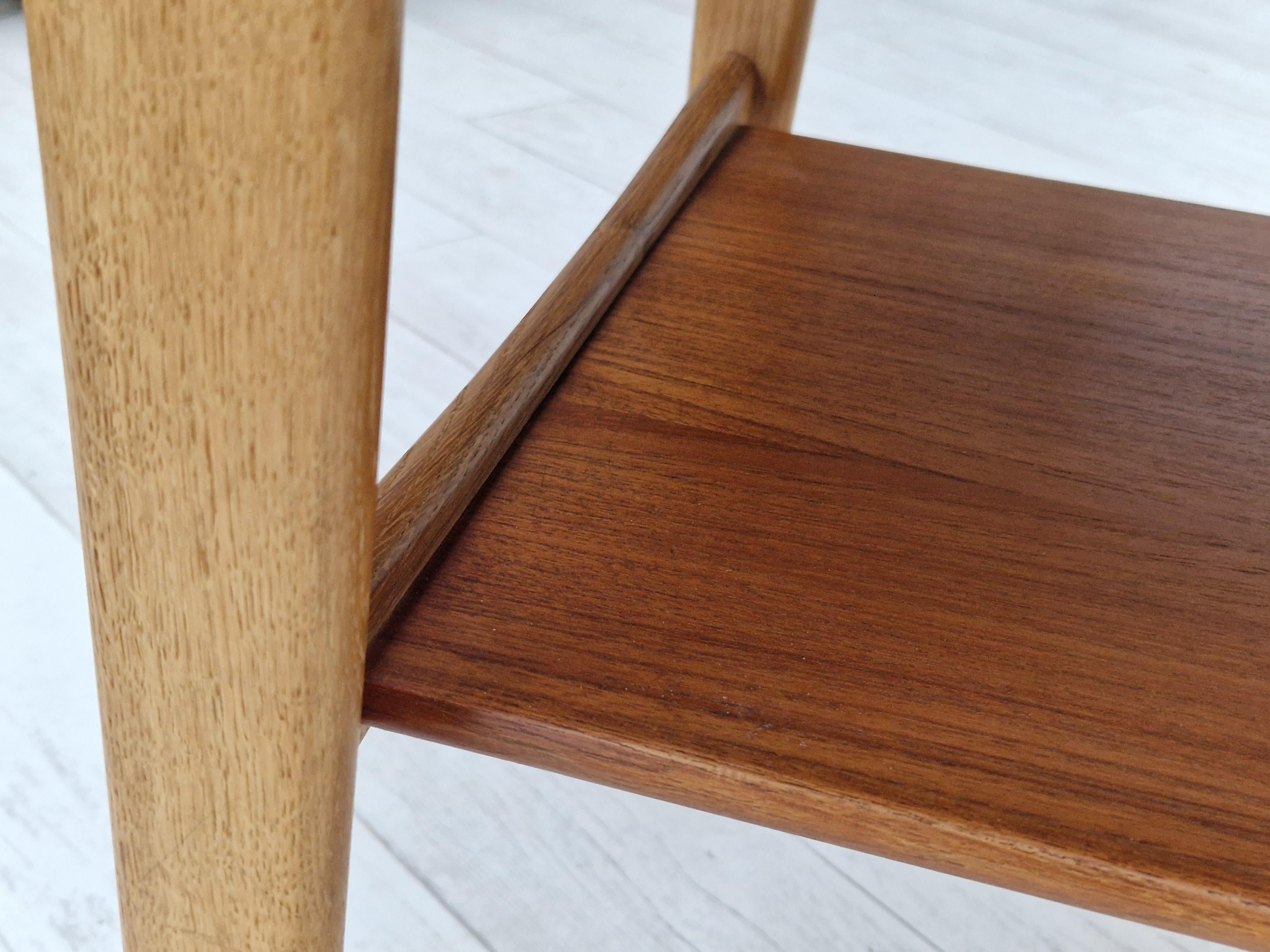 1970s, Danish design, folding sofa table, teak wood and oak wood. For Sale 11