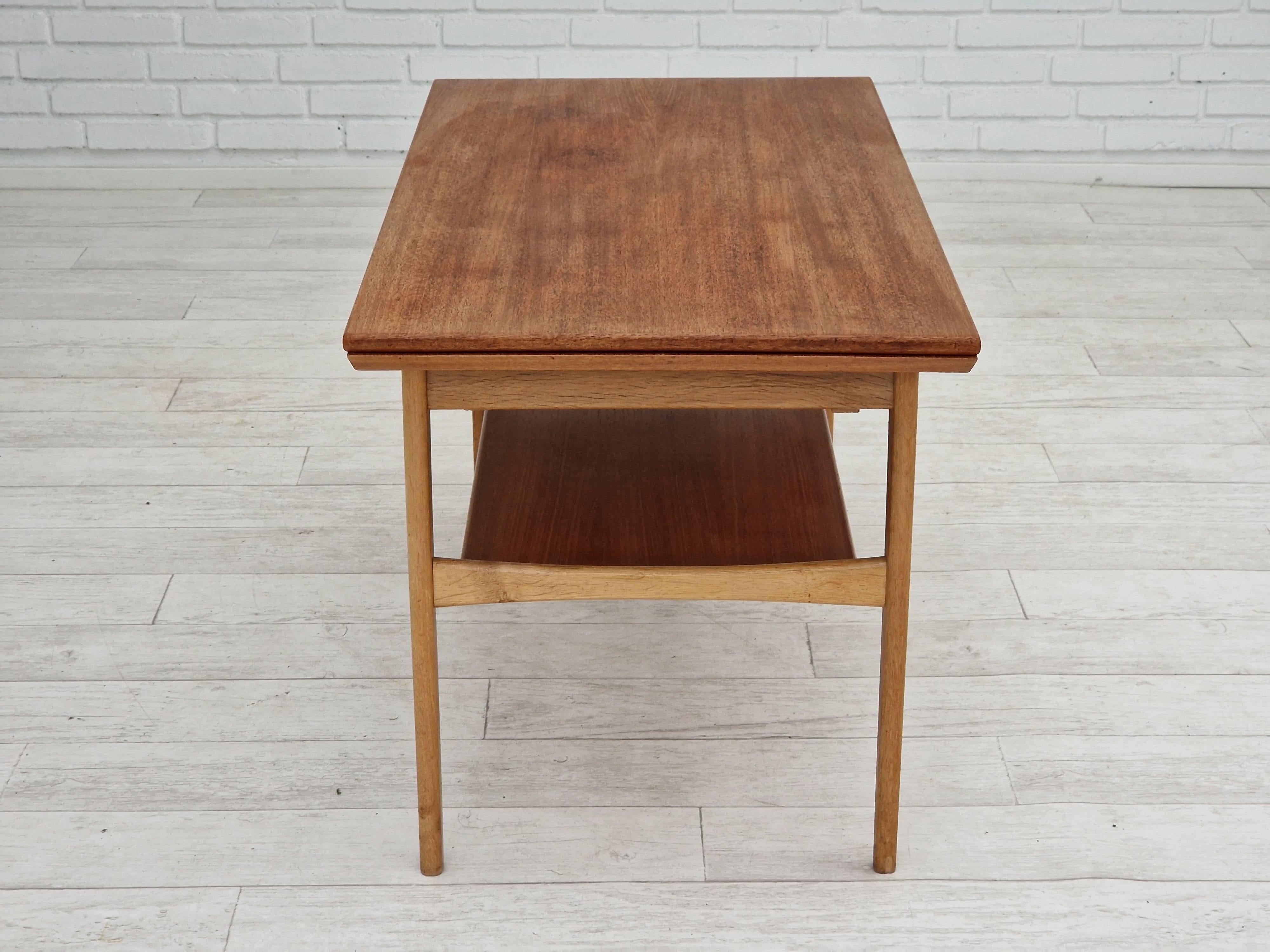1970s, Danish design, folding sofa table, teak wood and oak wood. For Sale 2