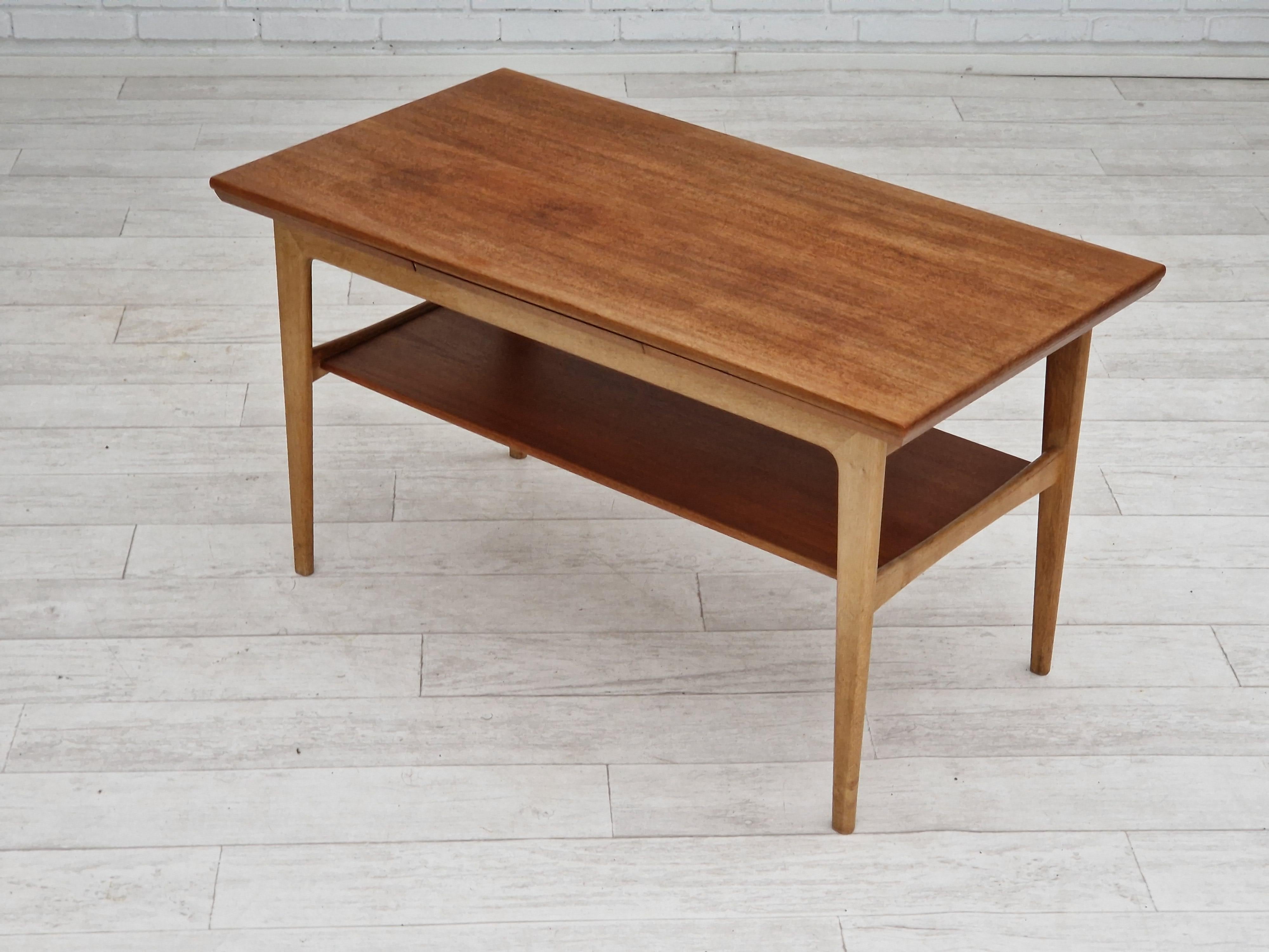 1970s, Danish design, folding sofa table, teak wood and oak wood. For Sale 3