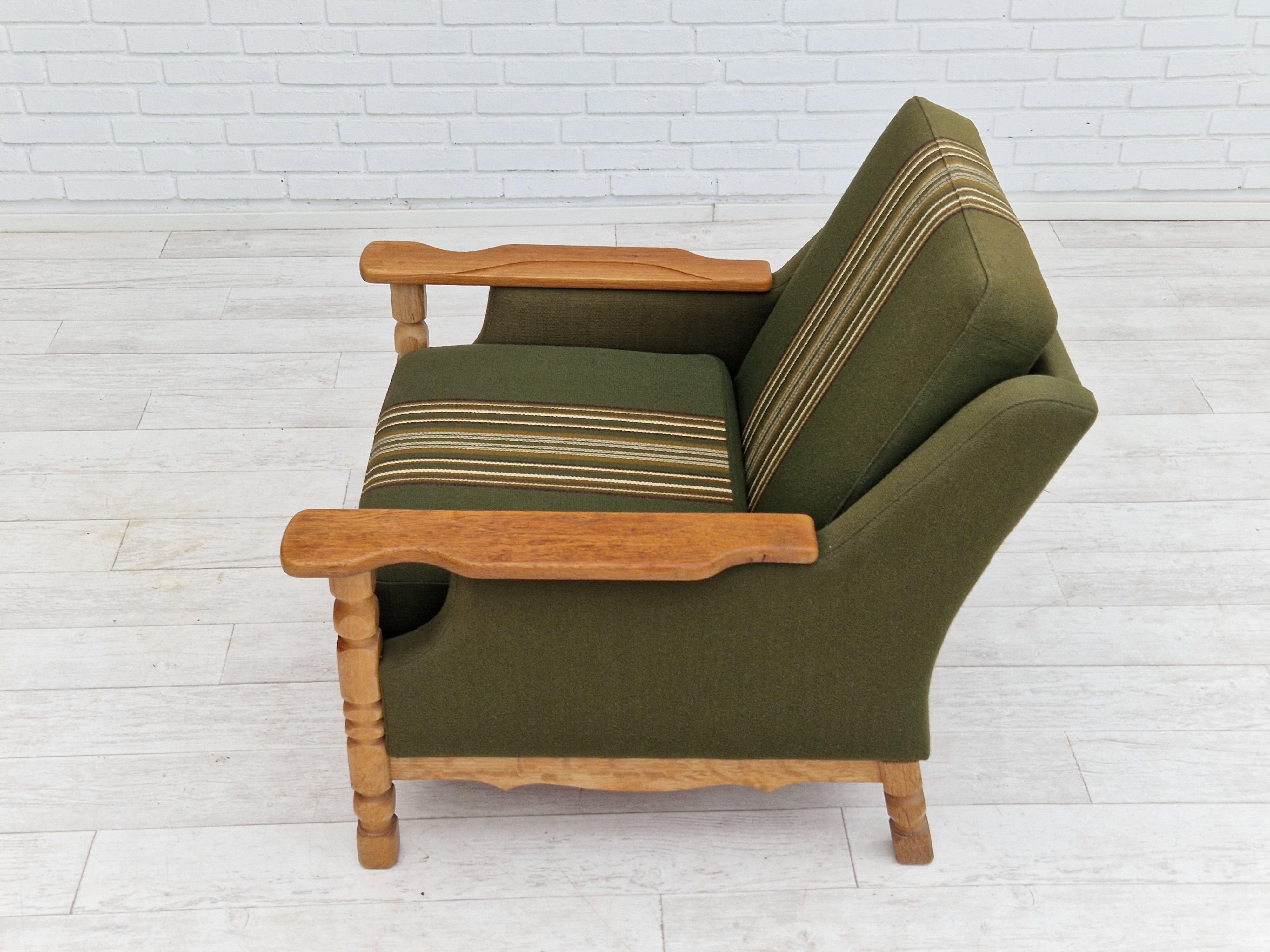 1970s, Danish design, lounge chair in green furniture wool, oak wood. For Sale 5