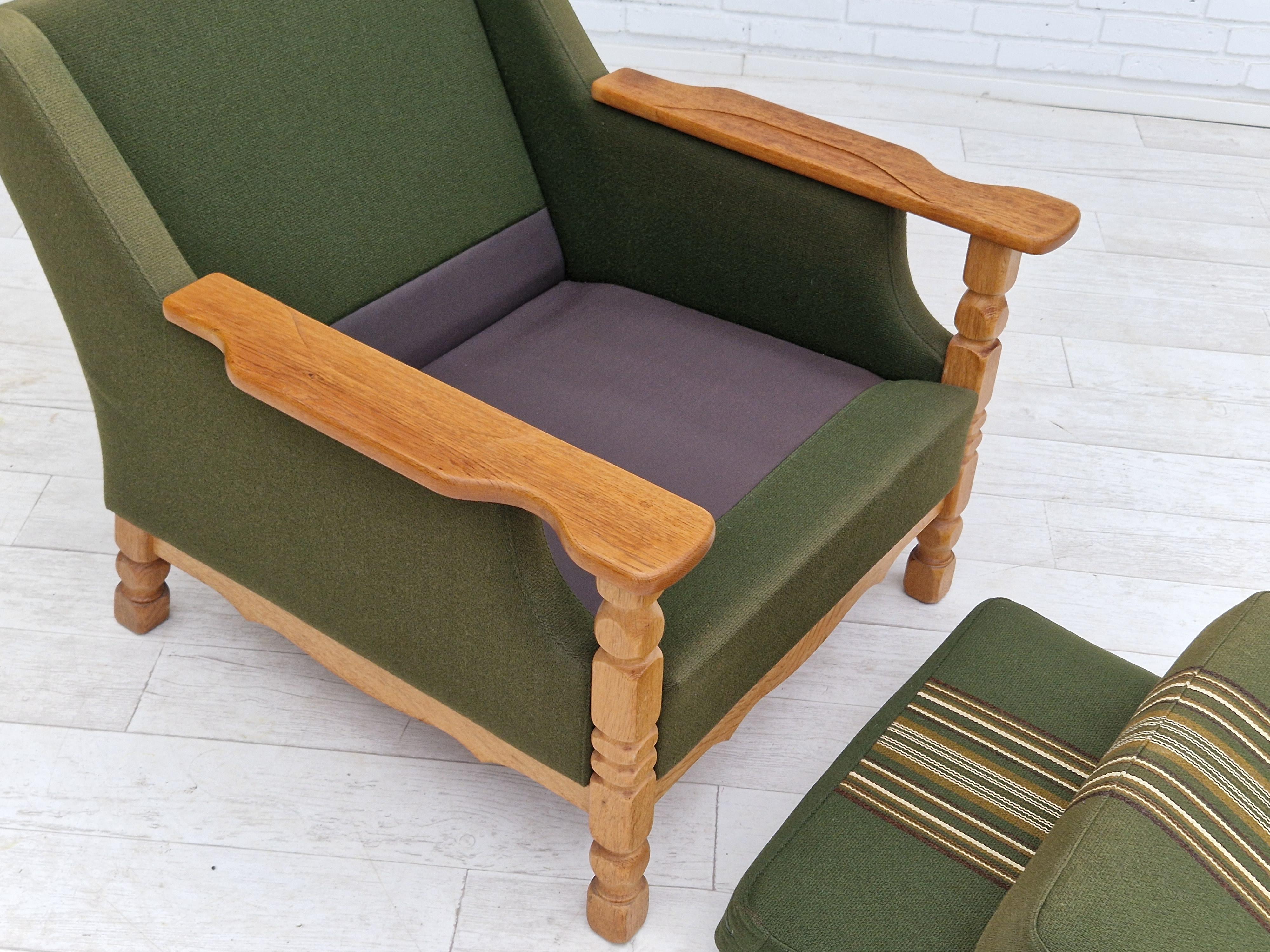 1970s, Danish design, lounge chair in green furniture wool, oak wood. For Sale 8