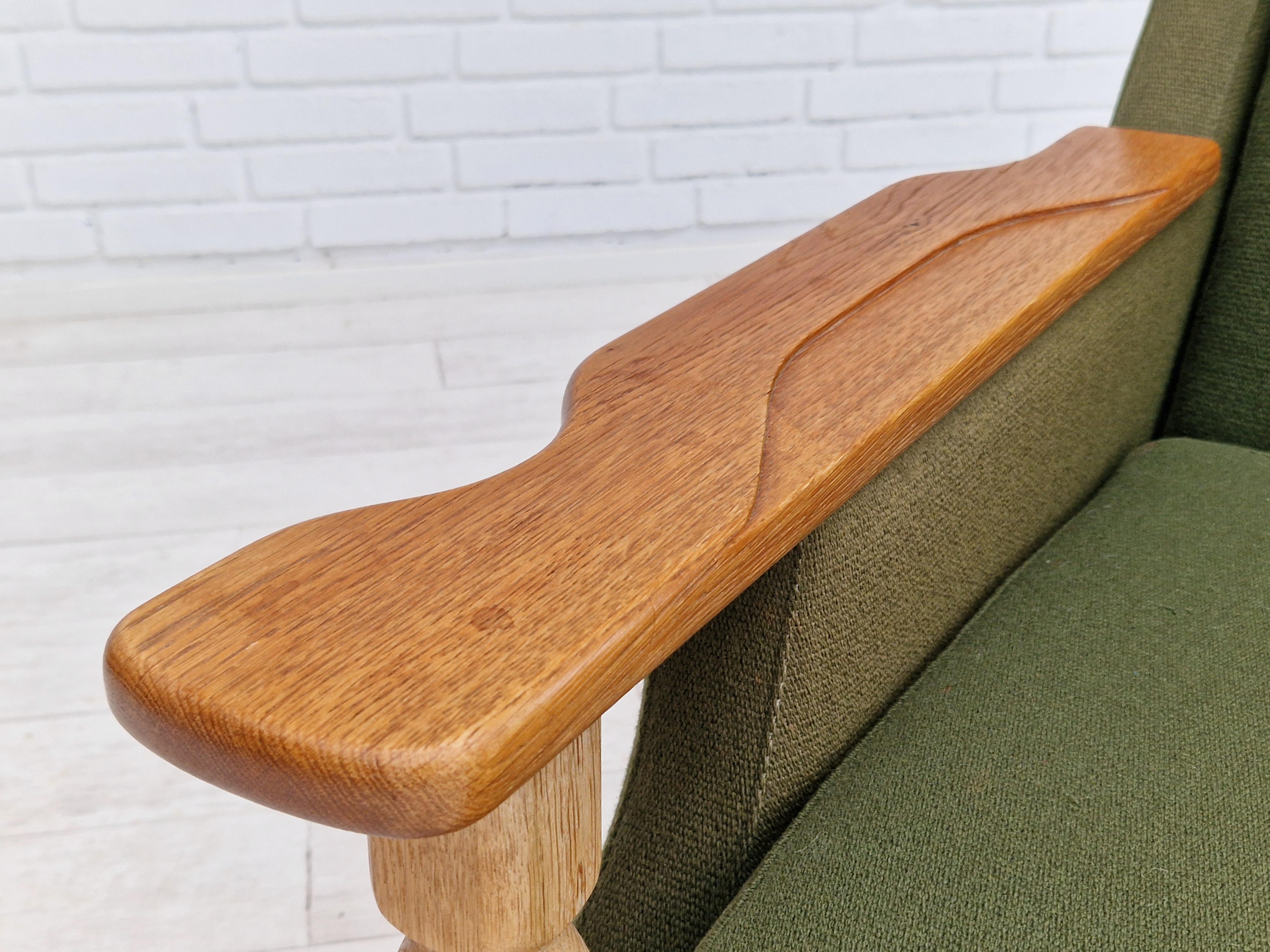 1970s, Danish design, lounge chair in green furniture wool, oak wood. For Sale 11