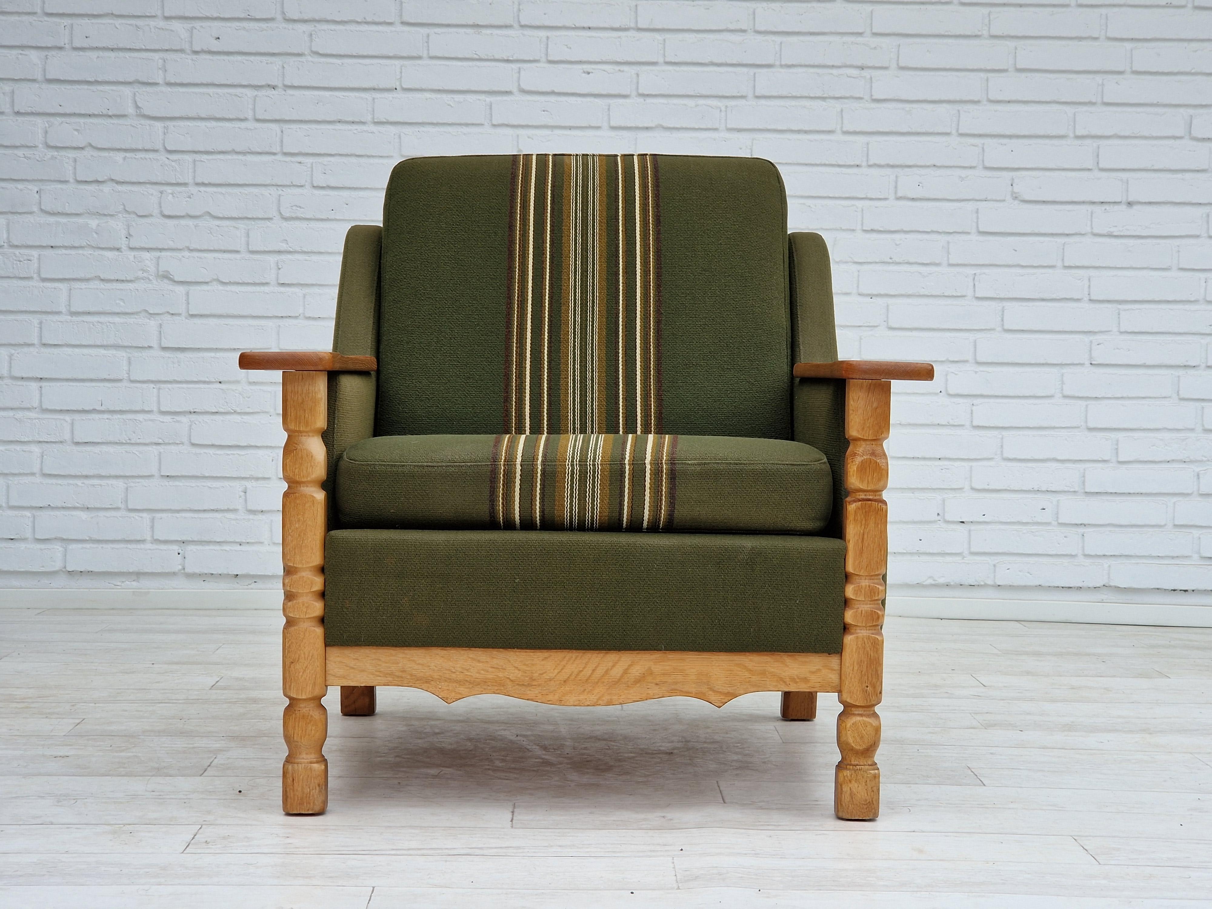1970s, Danish design, lounge chair in green furniture wool, oak wood. In Good Condition For Sale In Tarm, 82