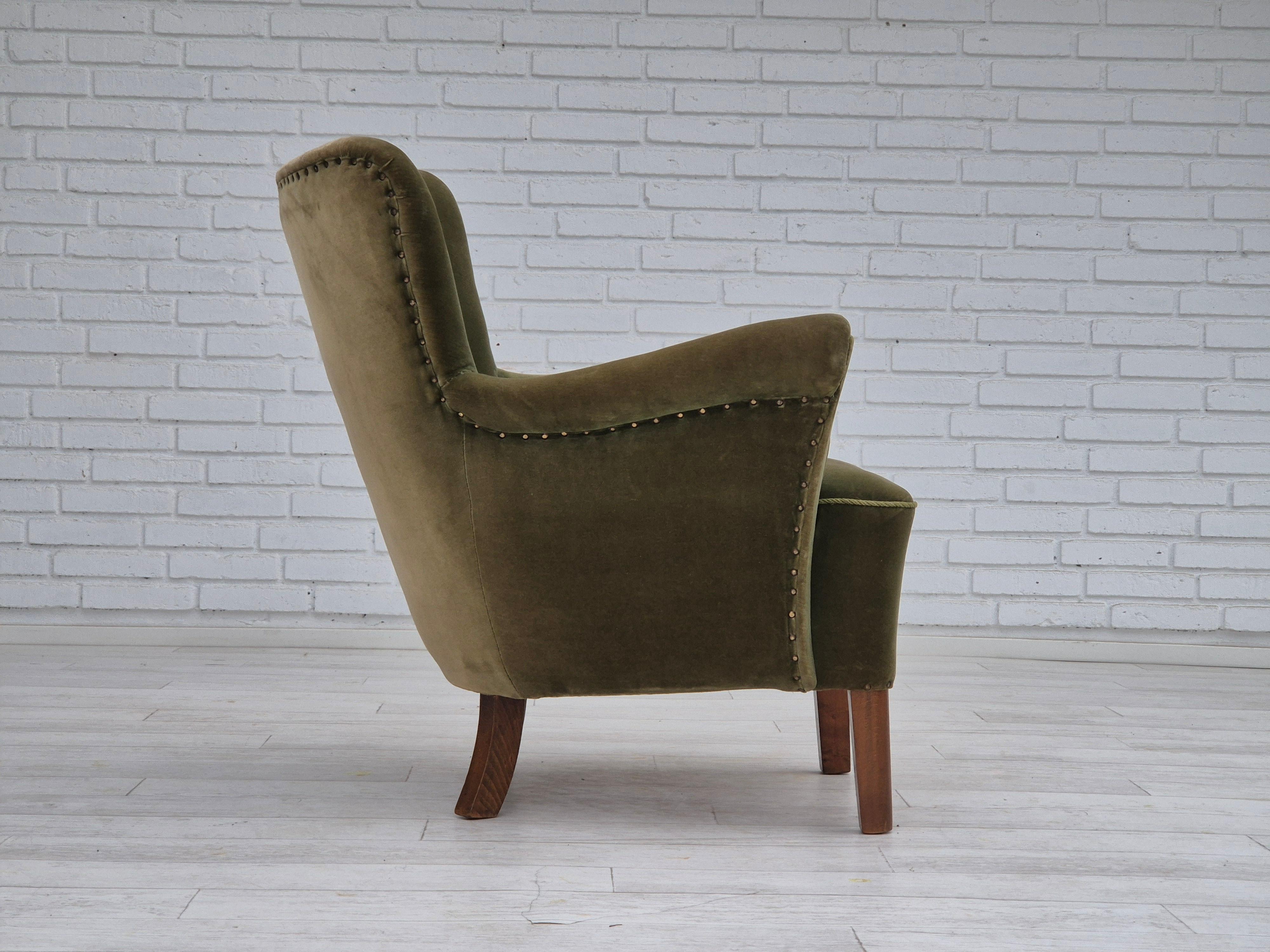 Anni '70, design danese, poltrona lounge, condizioni originali, arredamento in velluto. In condizioni buone in vendita a Tarm, 82