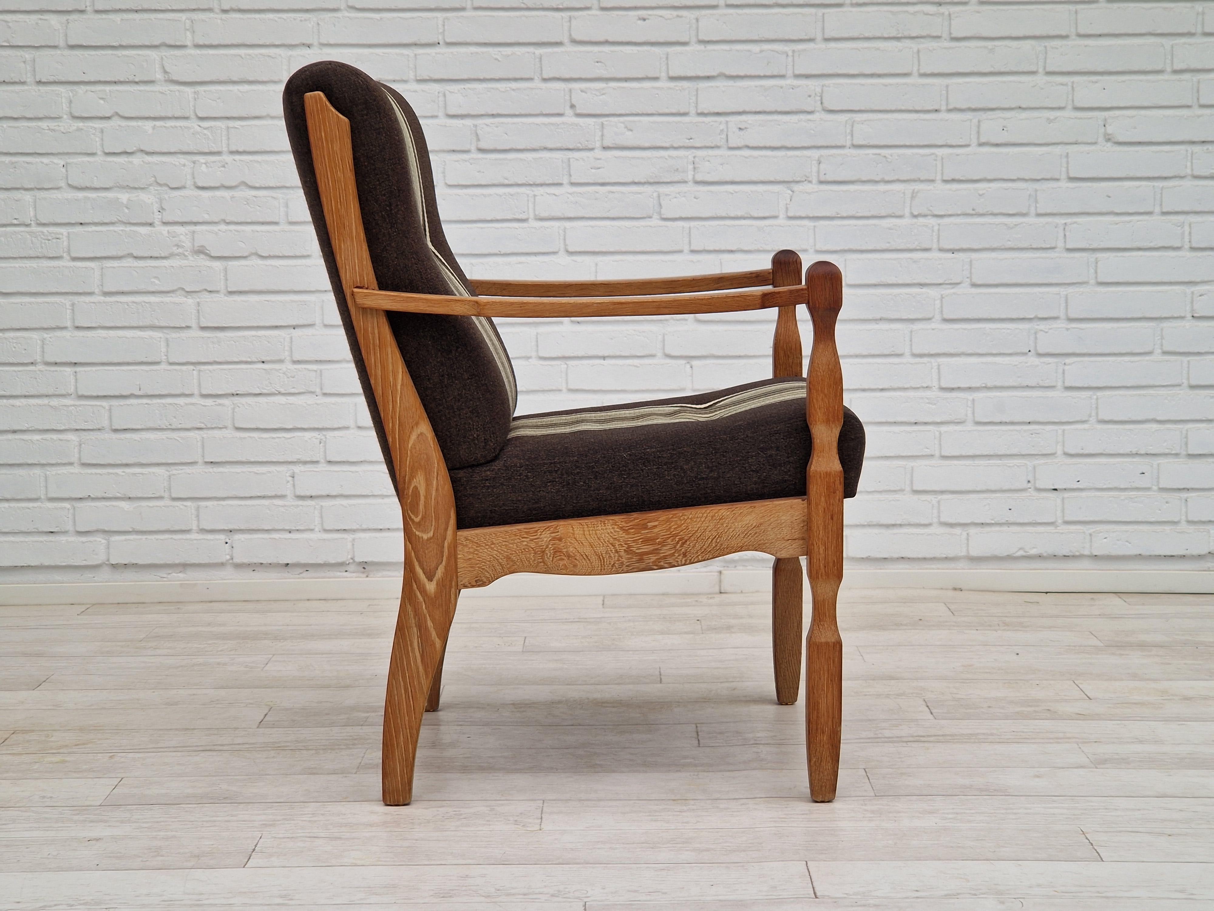1970s, Danish design, oak wood armchair in furniture wool, oak wood. In Good Condition For Sale In Tarm, 82