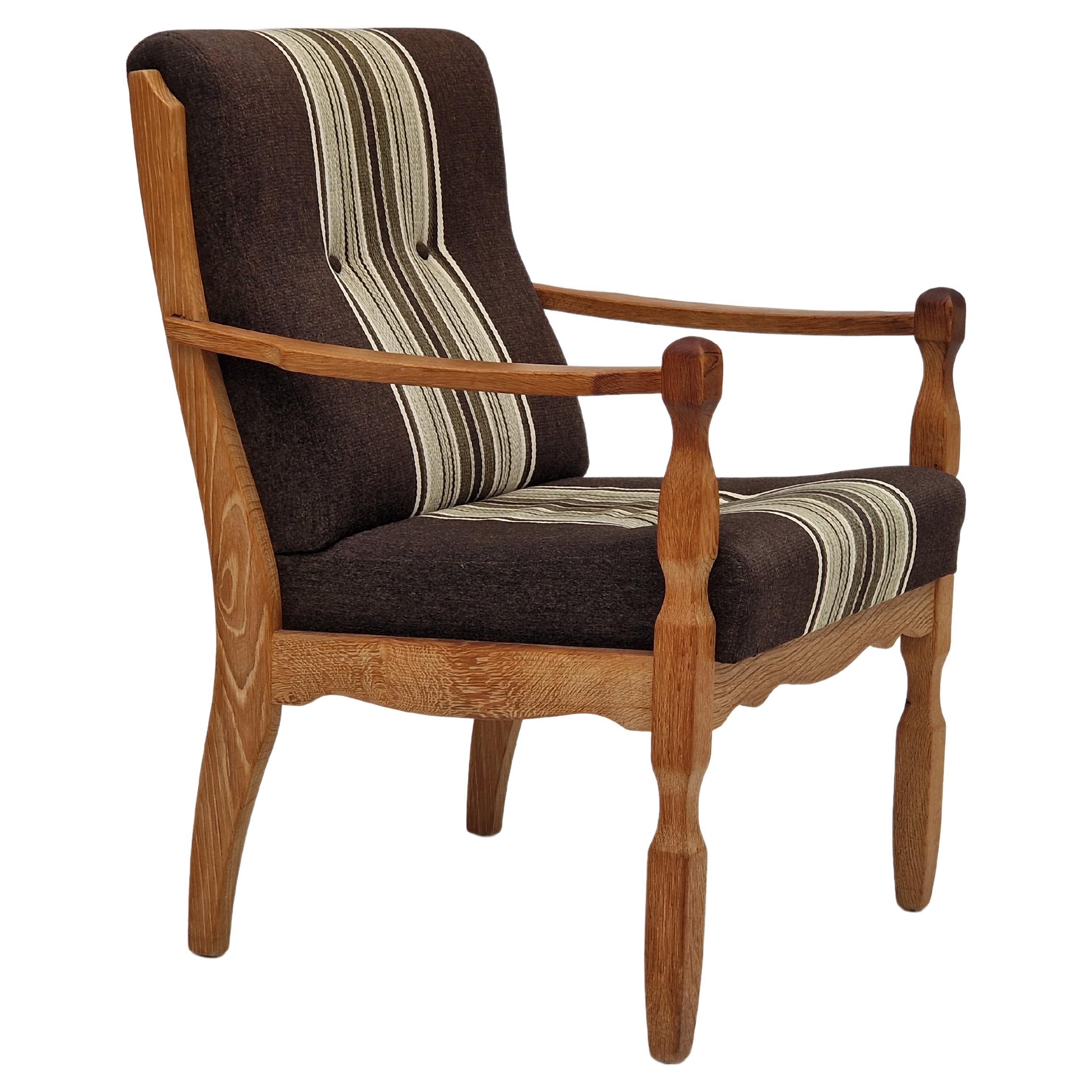 Années 1970, Design/One, fauteuil en bois de chêne en laine d'ameublement, bois de chêne.