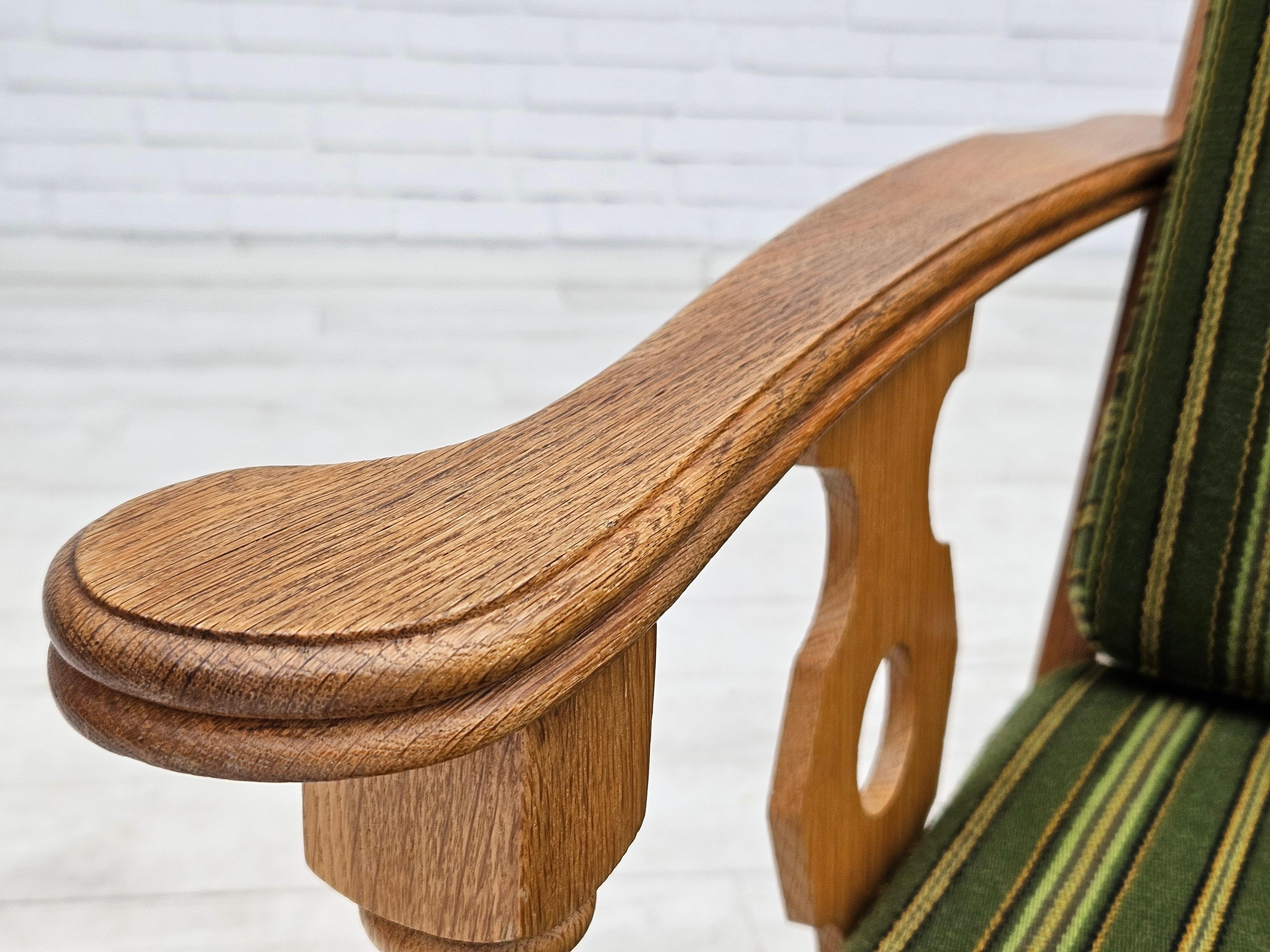 Années 1970, Design/One, fauteuil en bois de chêne en laine d'ameublement, état d'origine. en vente 3