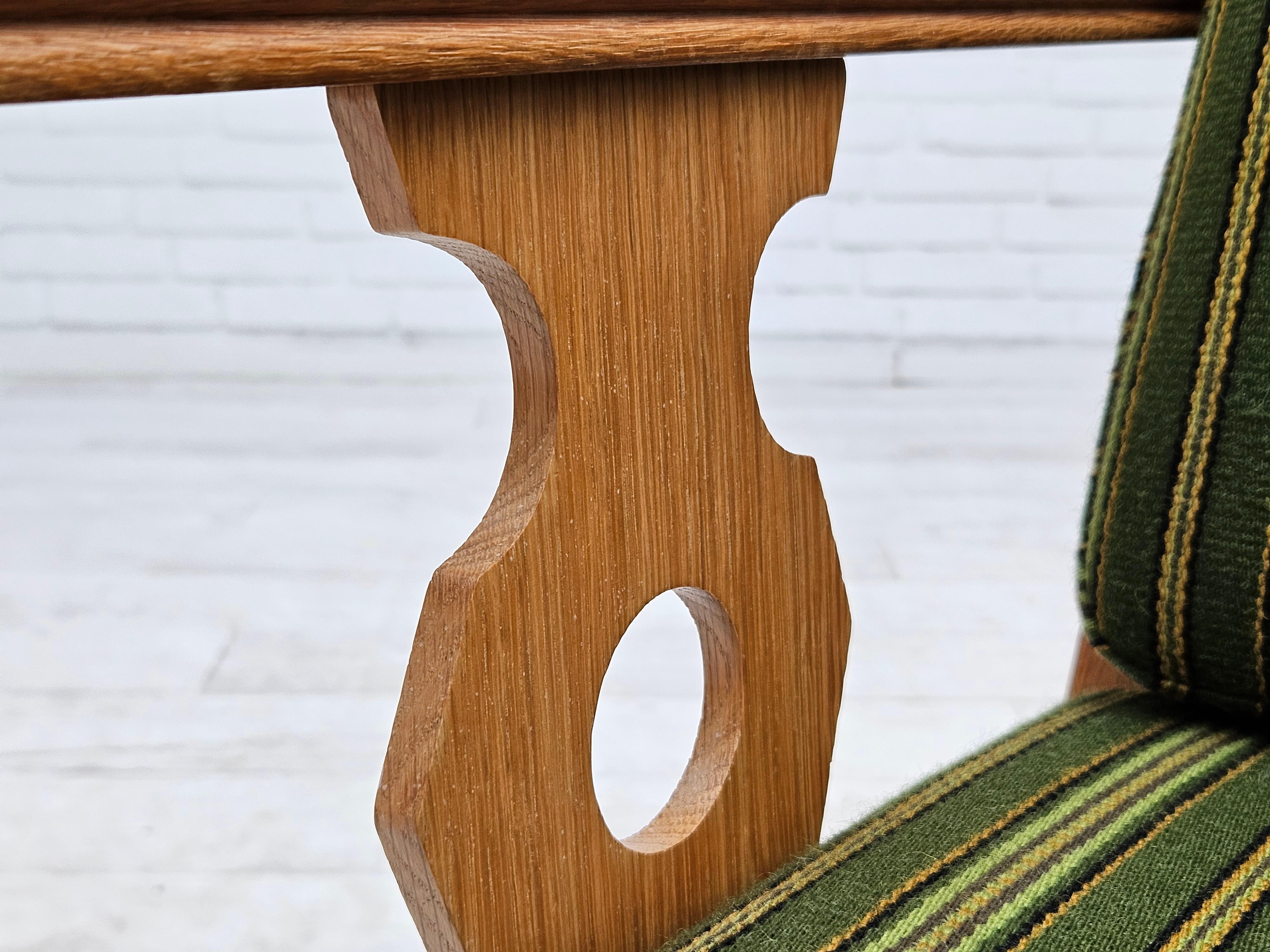 Années 1970, Design/One, fauteuil en bois de chêne en laine d'ameublement, état d'origine. en vente 4