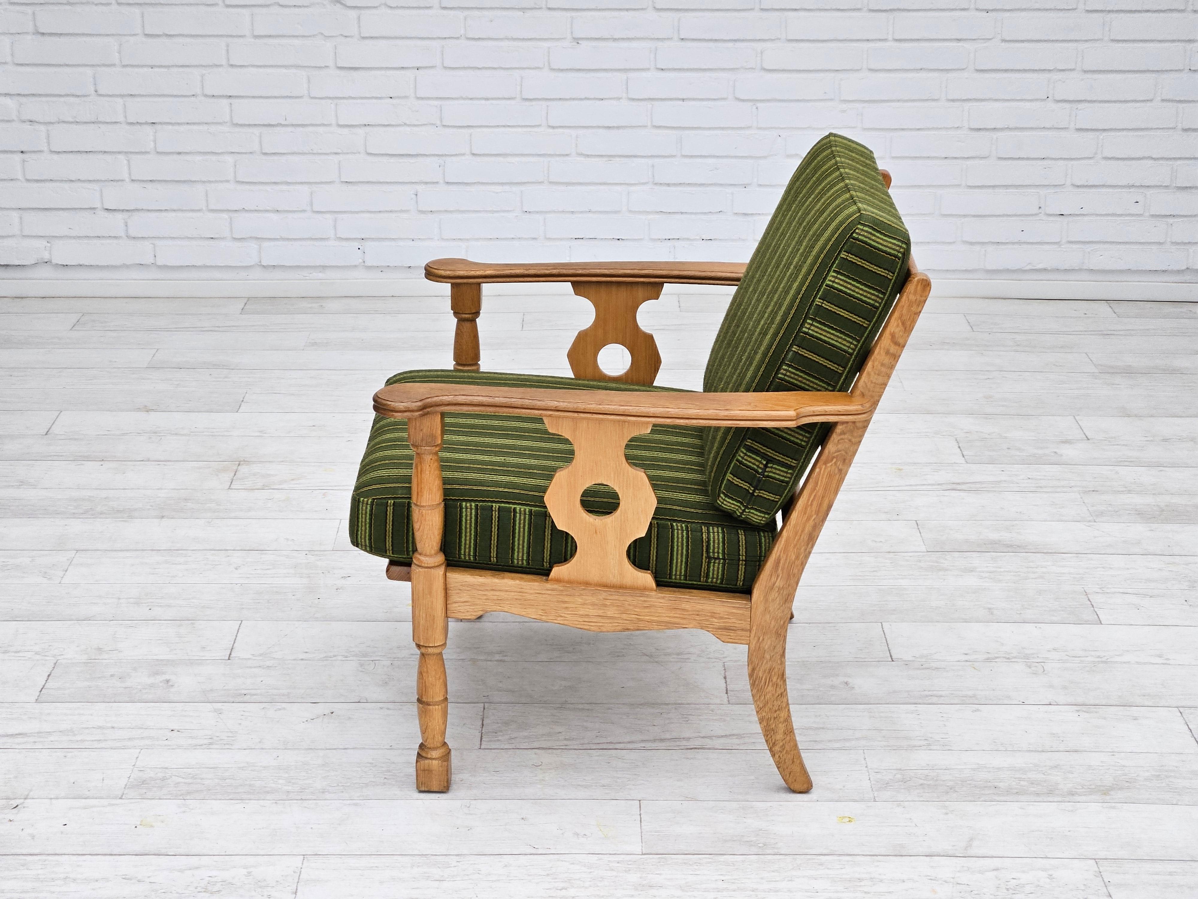 Années 1970, Design/One, fauteuil en bois de chêne en laine d'ameublement, état d'origine. en vente 5