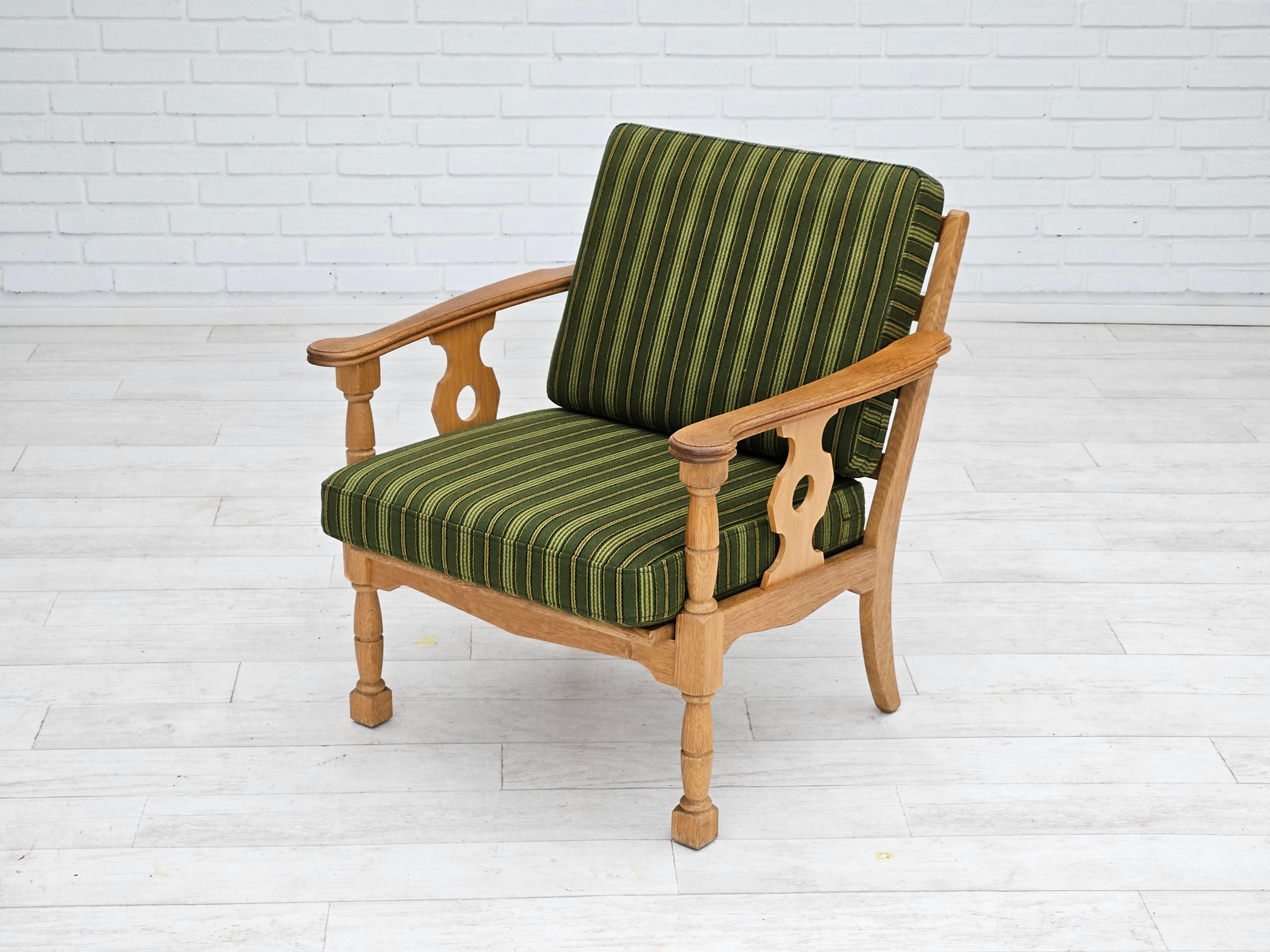 Années 1970, Design/One, fauteuil en bois de chêne en laine d'ameublement, état d'origine. en vente 6