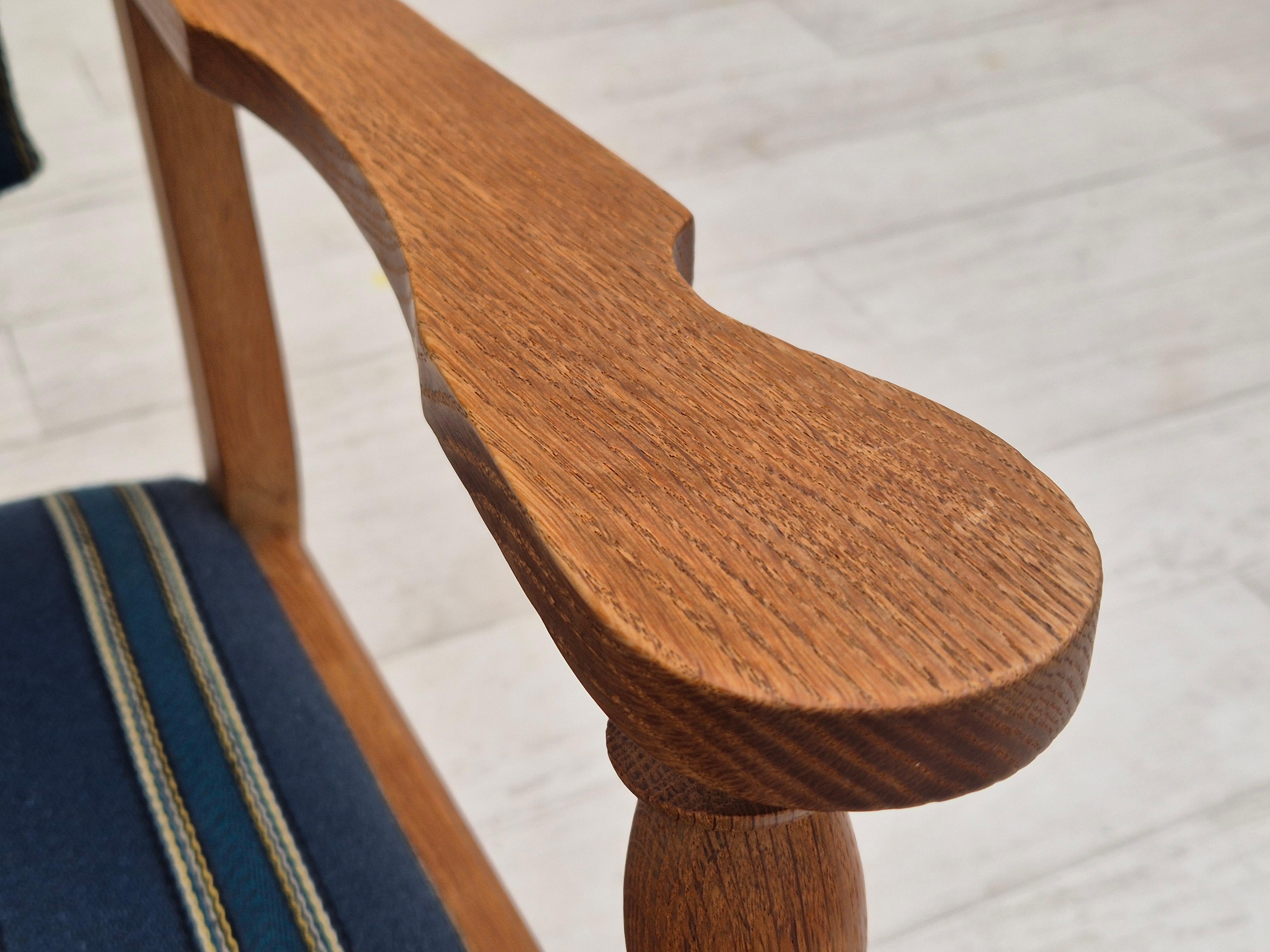 1970, Design/One, chaise à bascule en bois d'Oak Oak avec pouf, meubles en laine. en vente 3