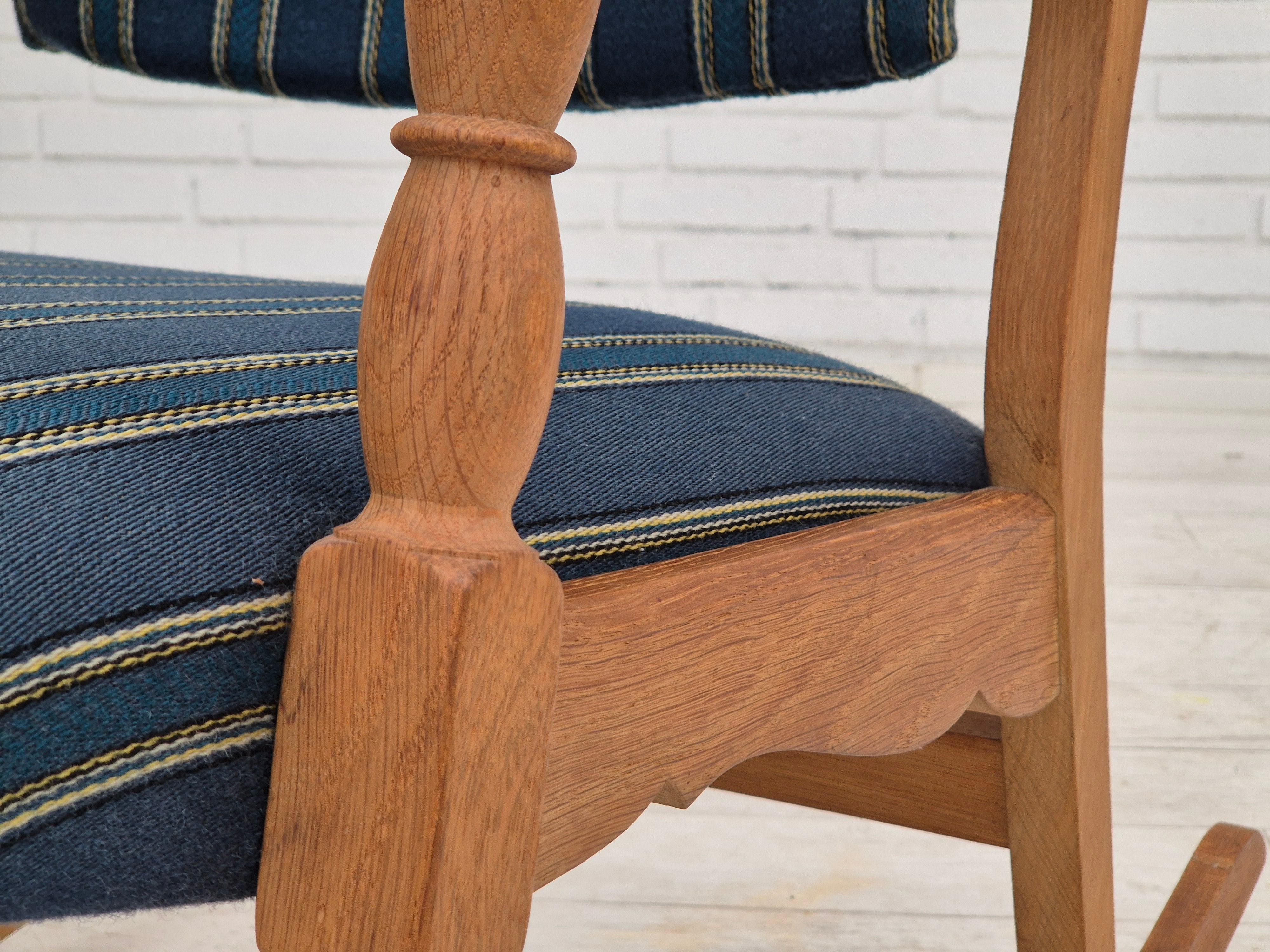 1970, Design/One, chaise à bascule en bois d'Oak Oak avec pouf, meubles en laine. en vente 11
