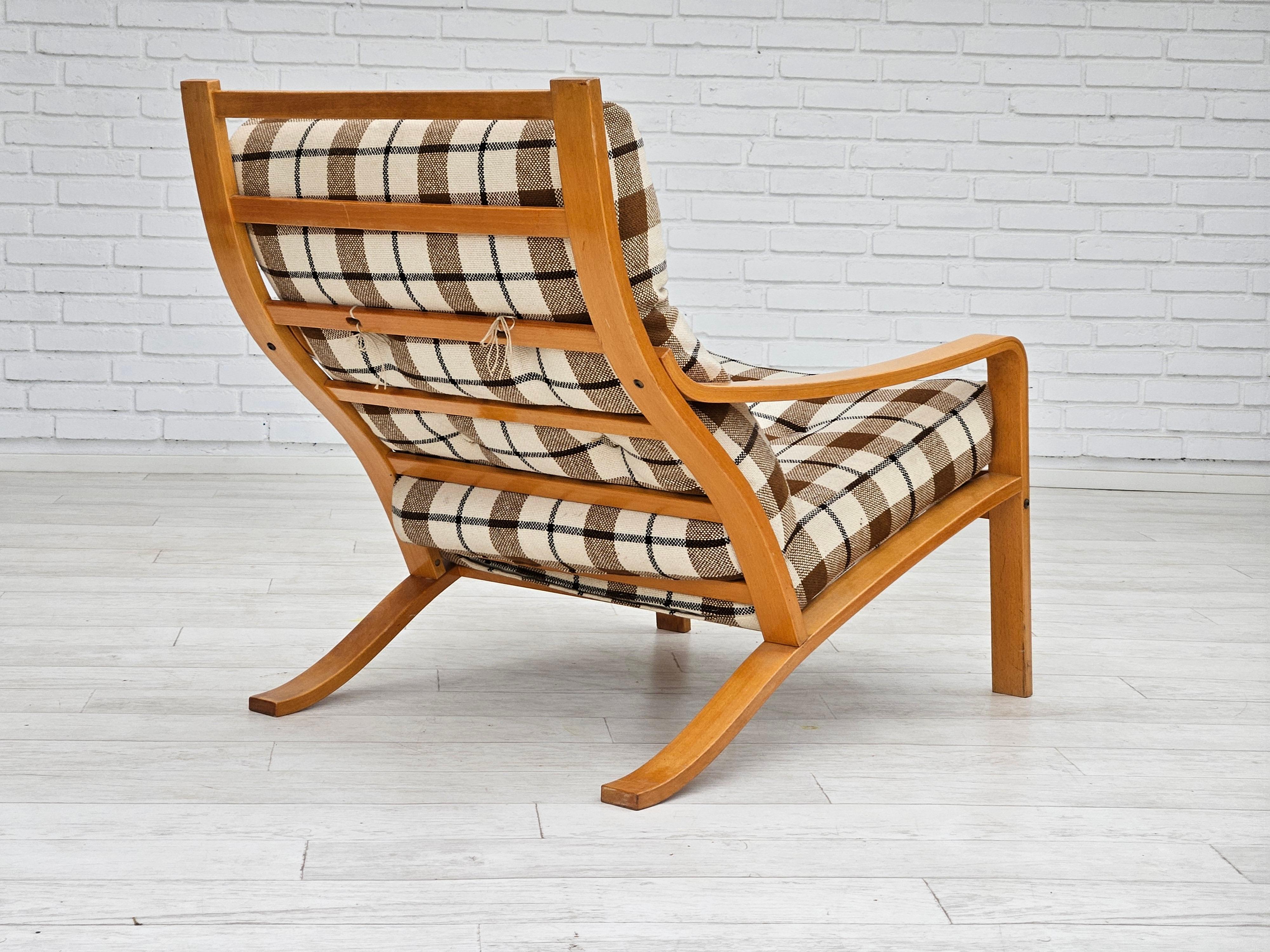 1970s, Danish design, par of two lounge chairs in furniture wool, original. For Sale 4