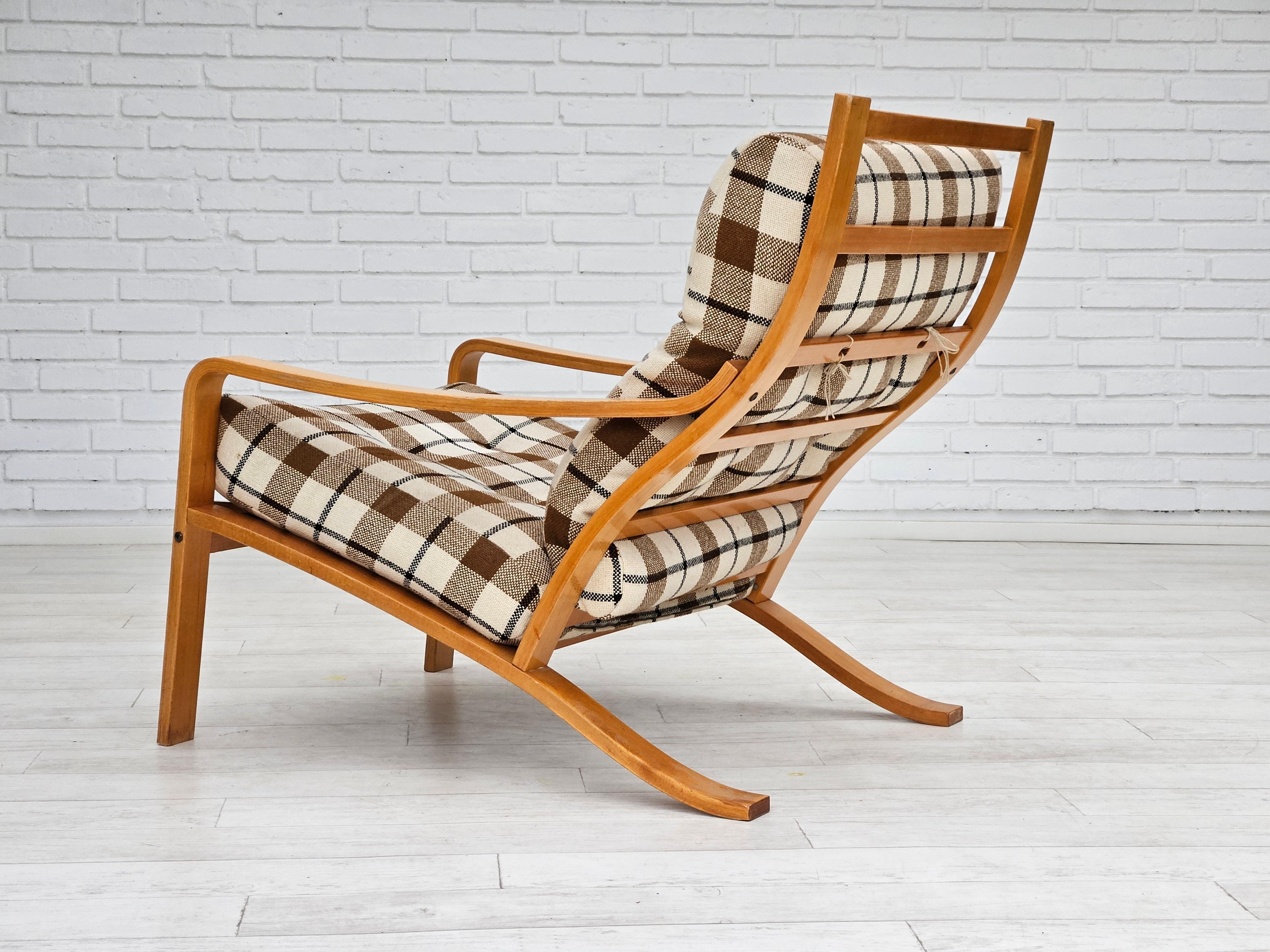 1970s, Danish design, par of two lounge chairs in furniture wool, original. For Sale 7