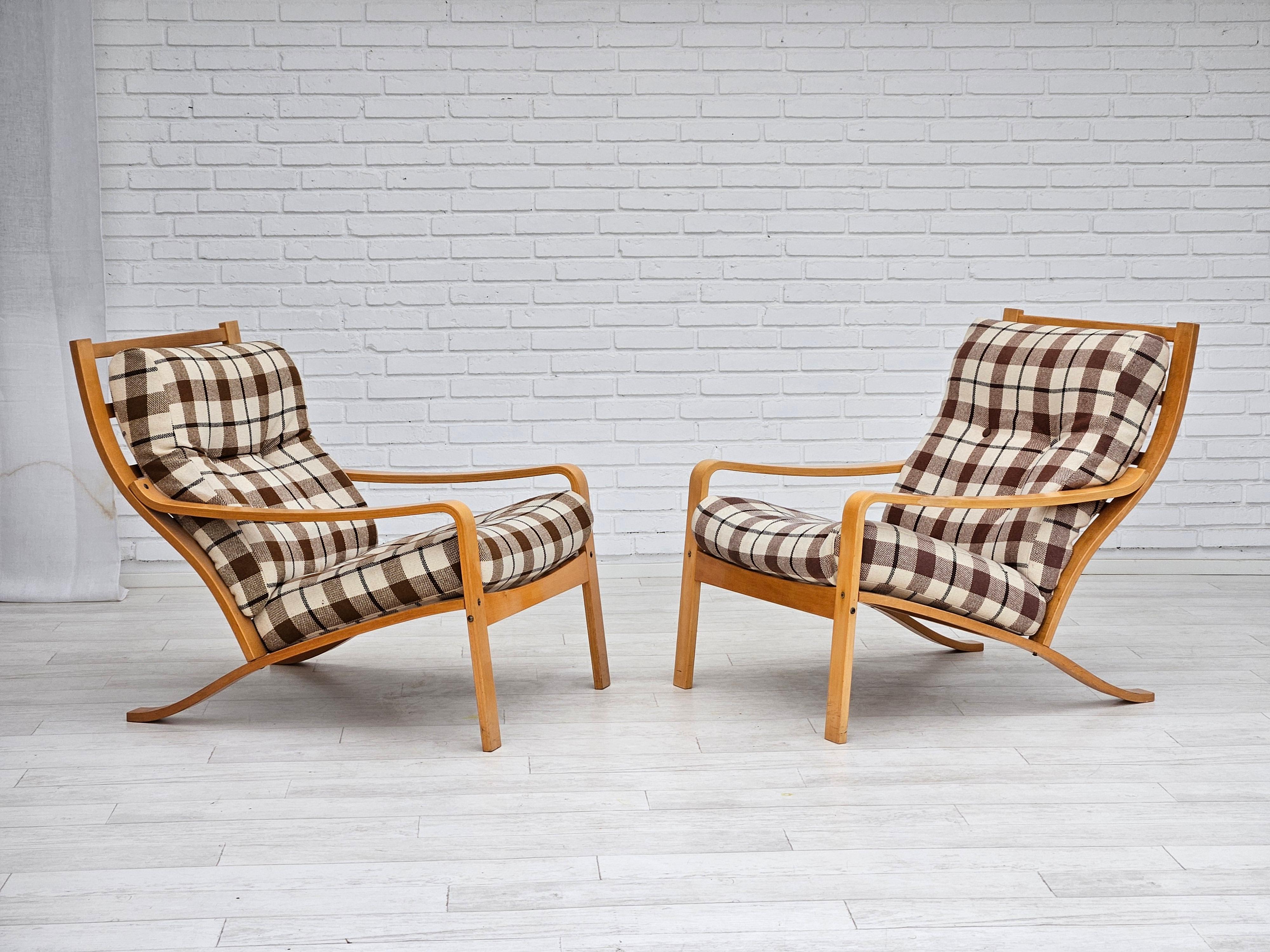 1970s, Danish design. Par of two lounge chairs in beige/brown furniture wool. Bent beech wood. Removable seat cushion. Original very good condition: no smells and no stains. Manufactured by Danish furniture manufacturer in about 1970.