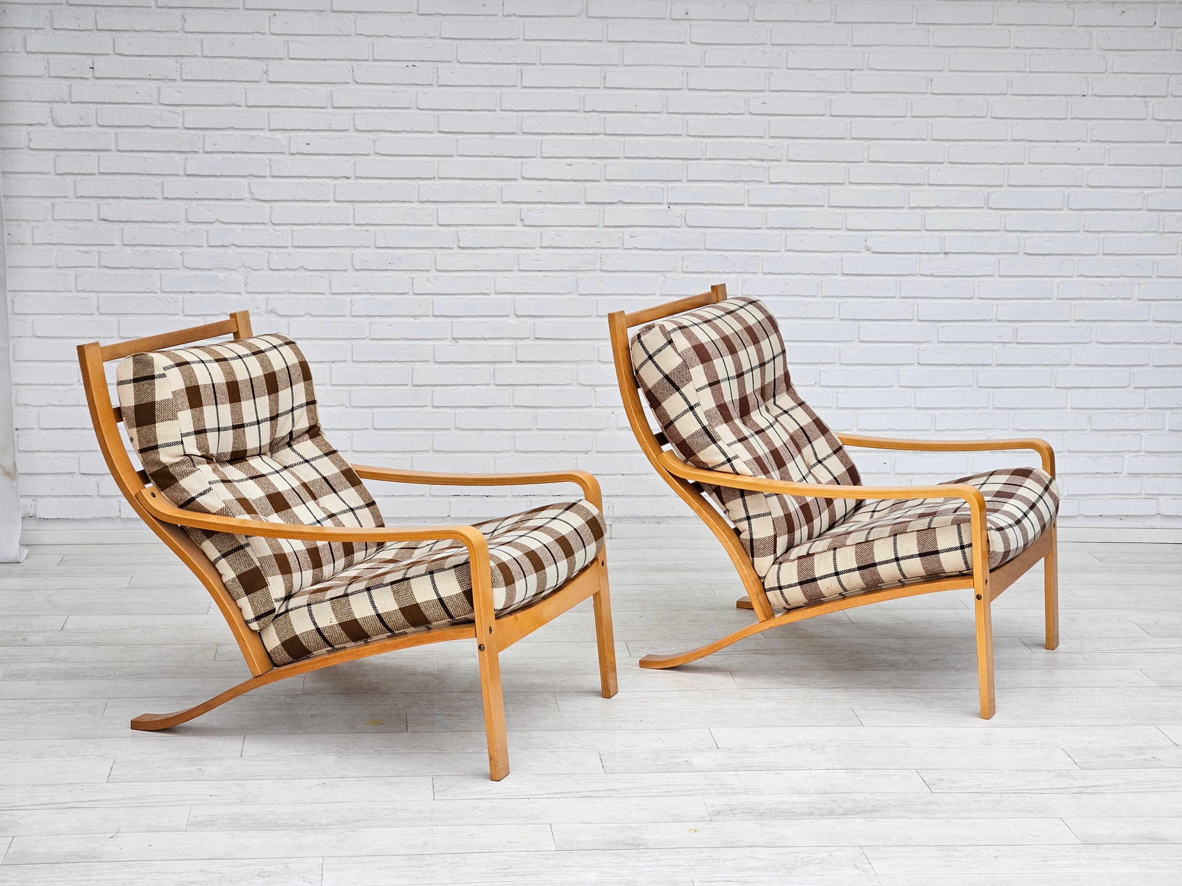 Scandinavian Modern 1970s, Danish design, par of two lounge chairs in furniture wool, original. For Sale
