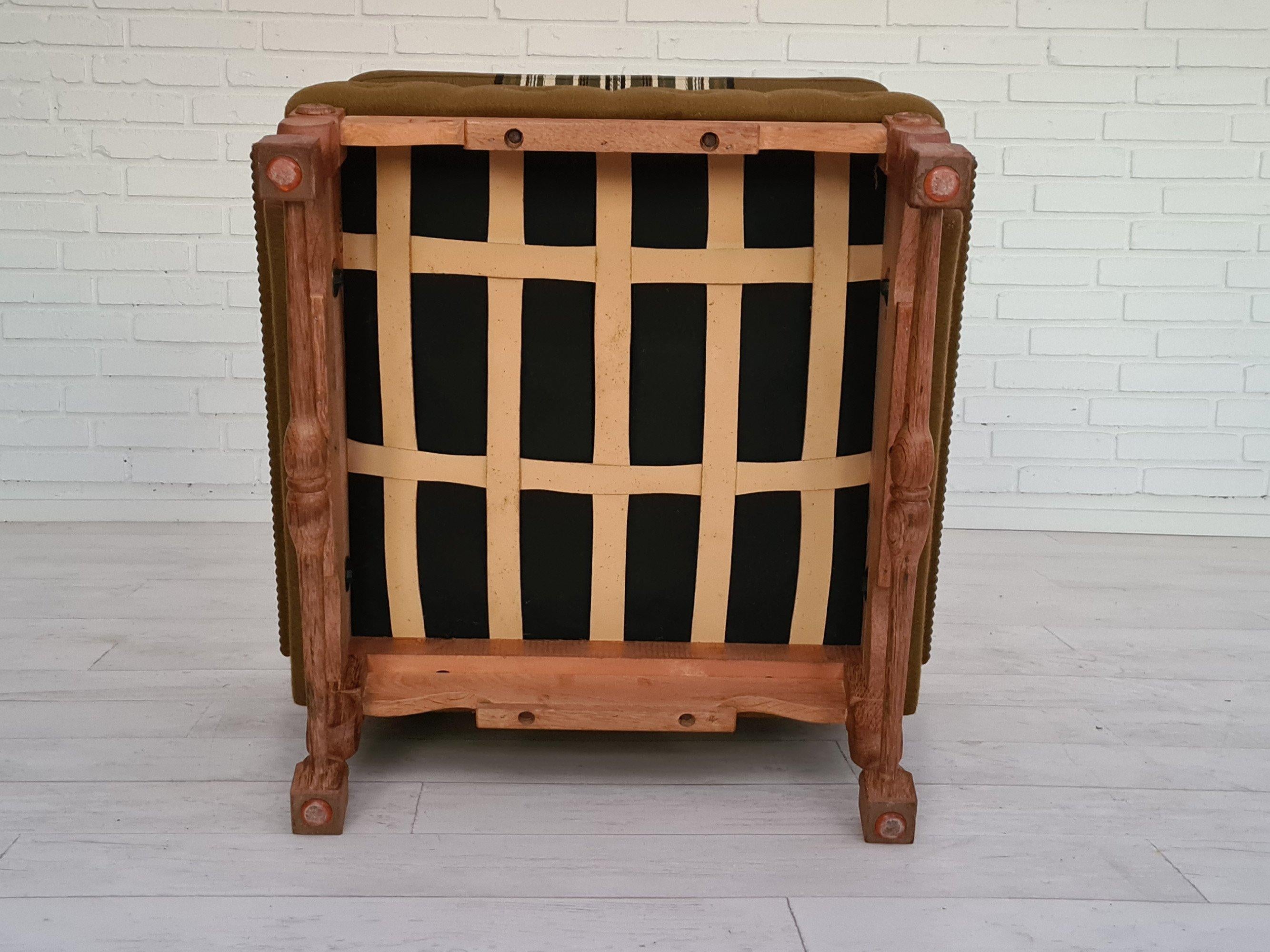 1970s, Danish Design, Set of Armchairs, Oak Wood, Wool, Original Condition For Sale 5